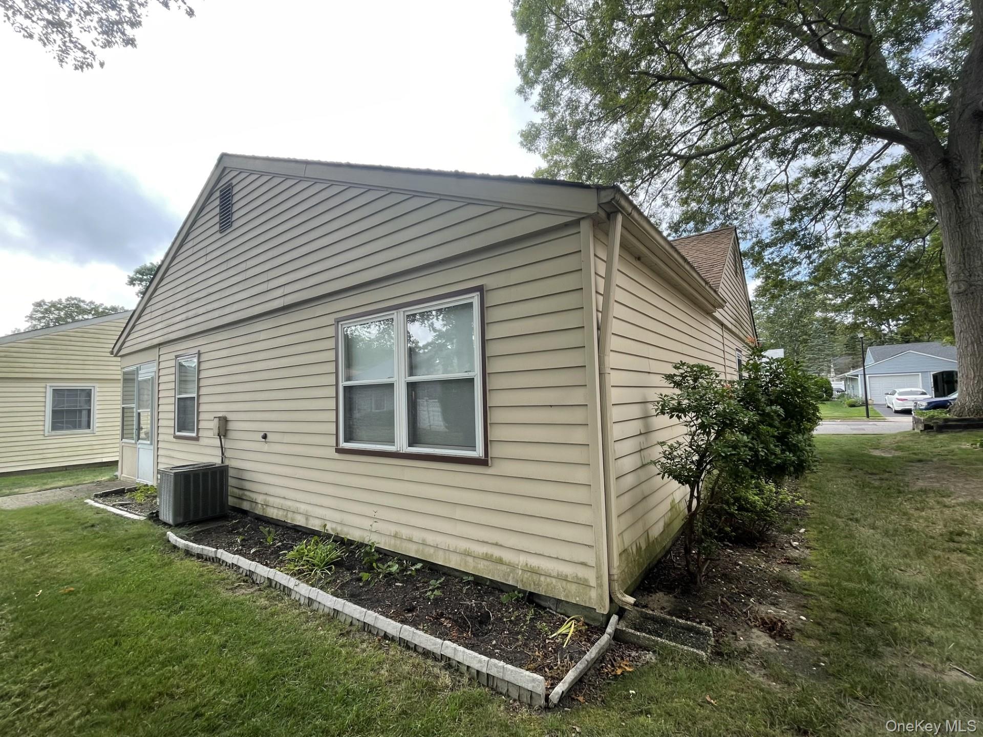 323 Brownfield Drive, Ridge, NY 11961