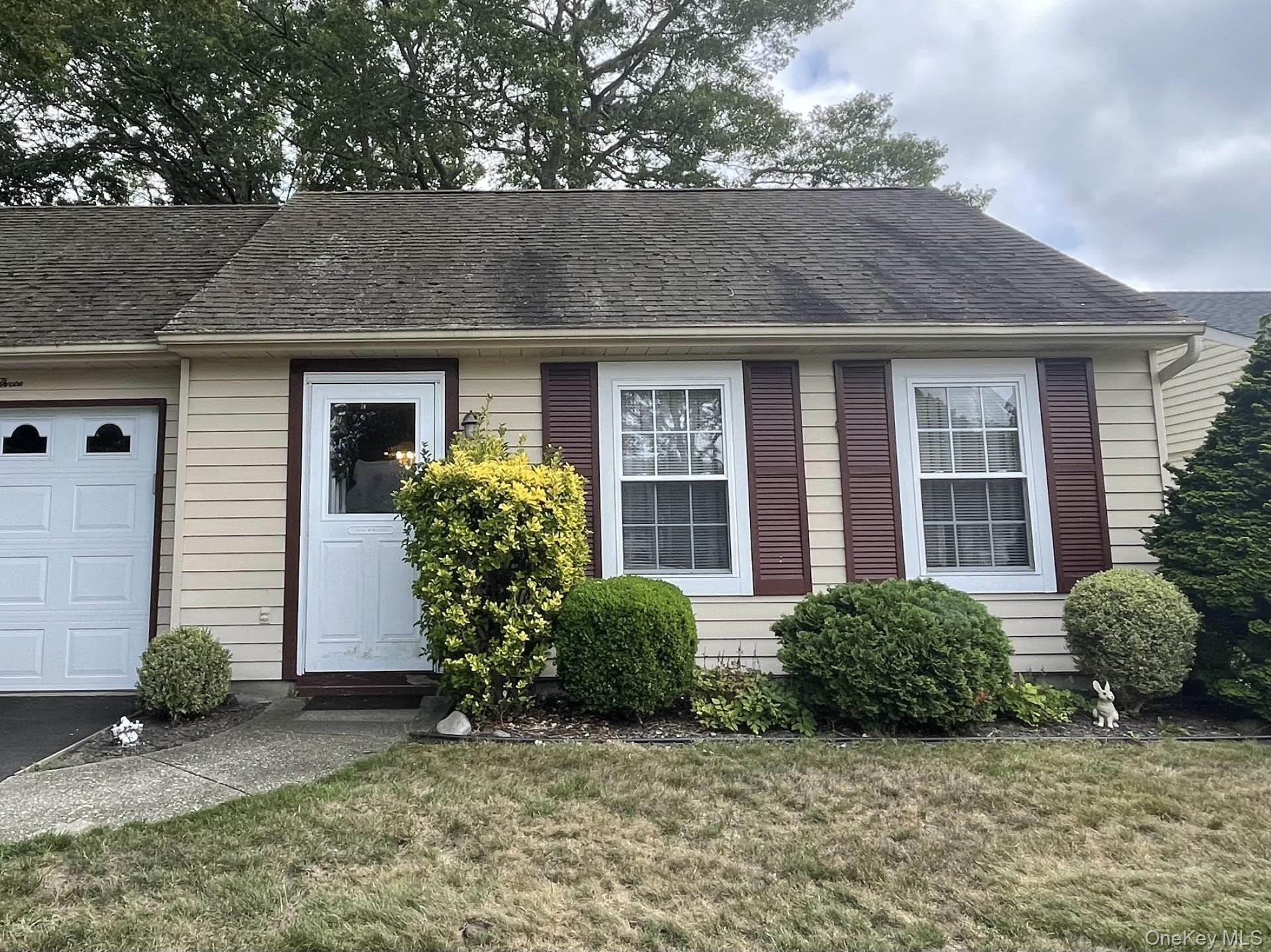 323 Brownfield Drive, Ridge, NY 11961