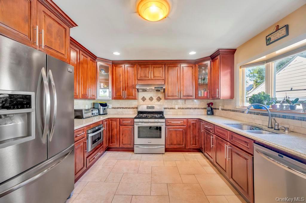 43 Prince Street, New Hyde Park, NY 11040