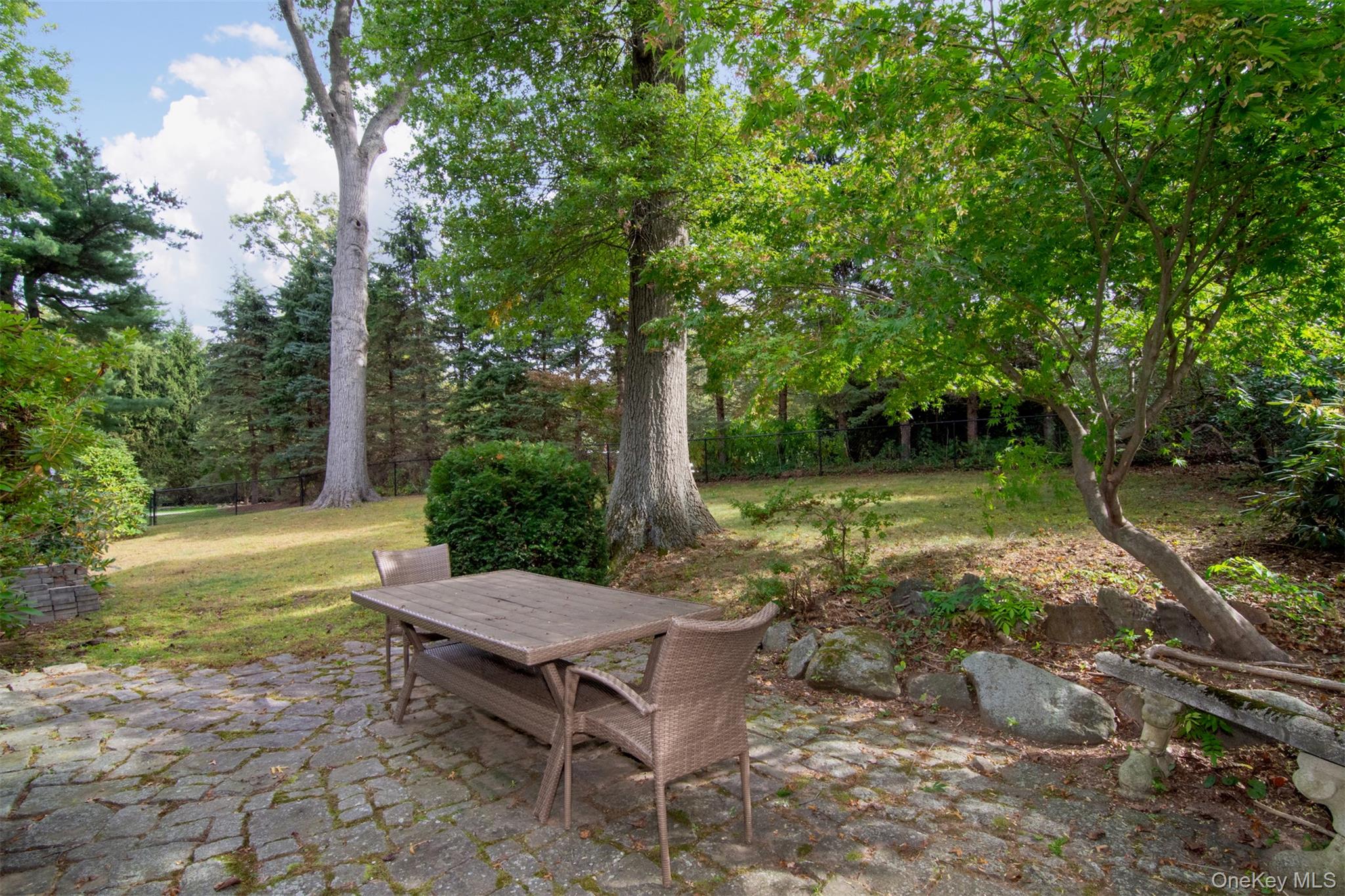 27 Hawthorne Way, Hartsdale, NY 10530