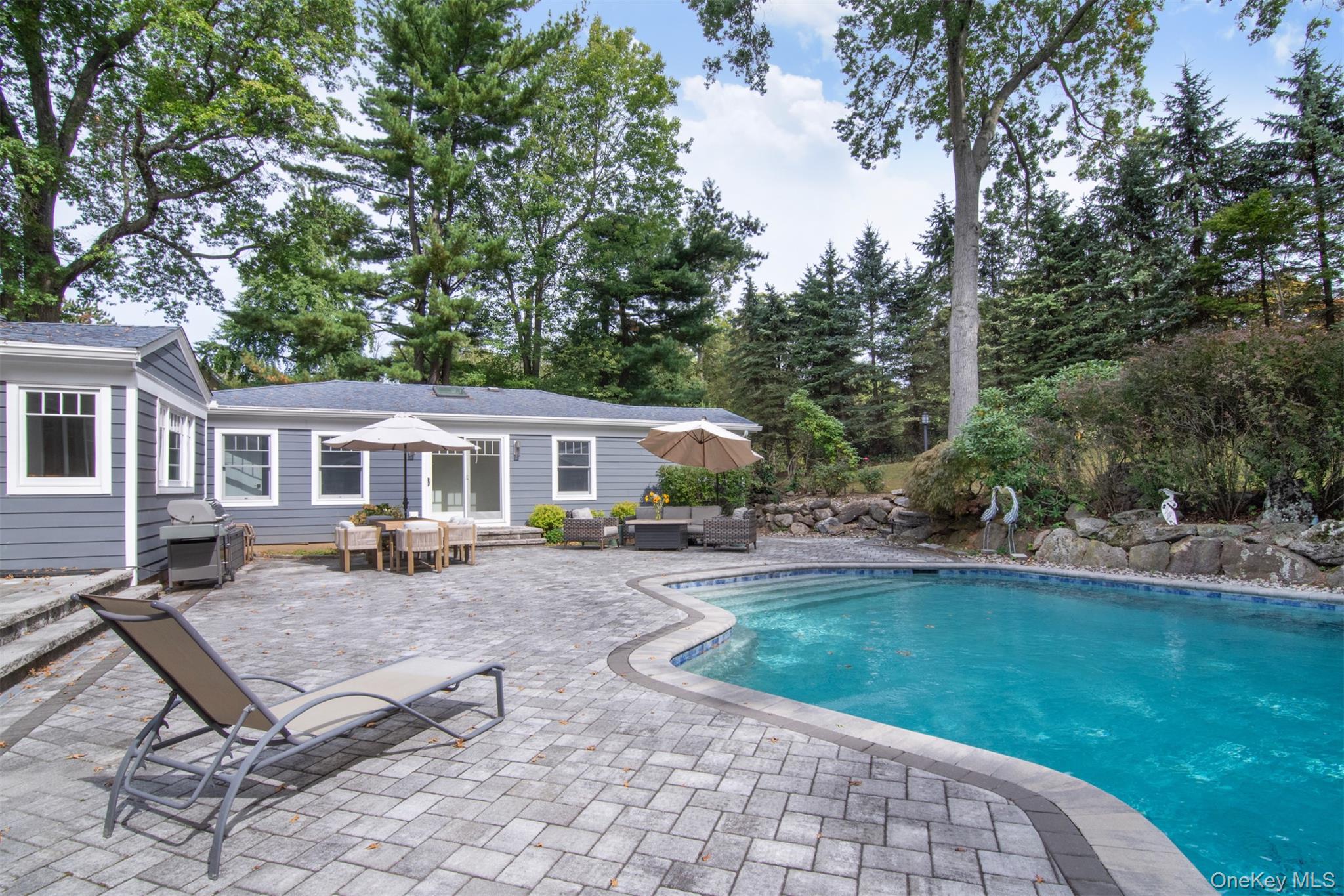 27 Hawthorne Way, Hartsdale, NY 10530