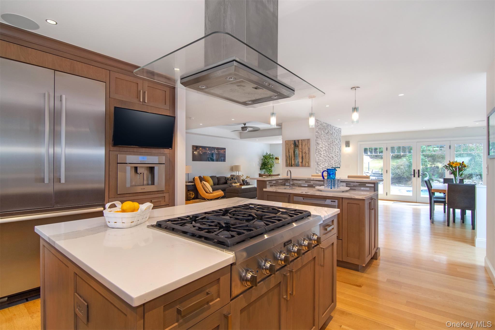 27 Hawthorne Way, Hartsdale, NY 10530