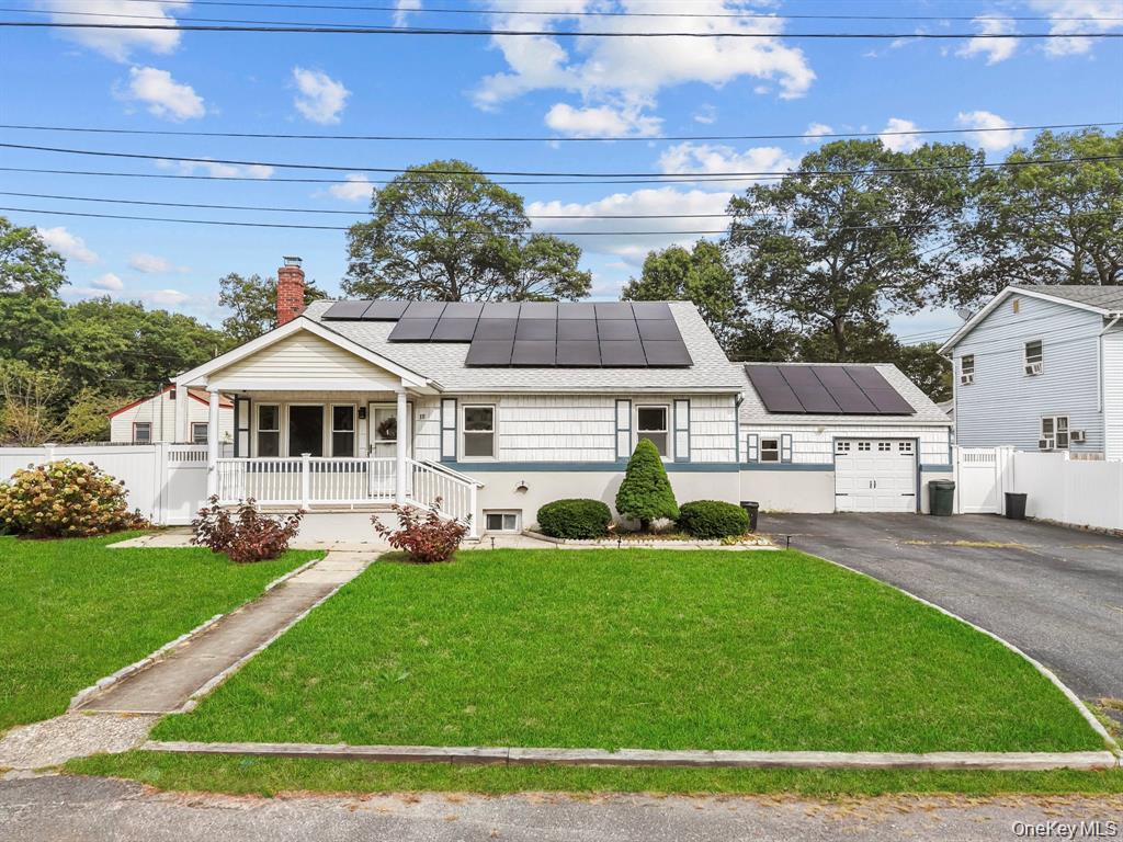 111 Cedar Oaks Avenue, Farmingville, NY 11738