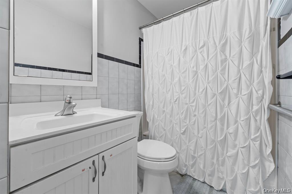 111 Cedar Oaks Avenue, Farmingville, NY 11738