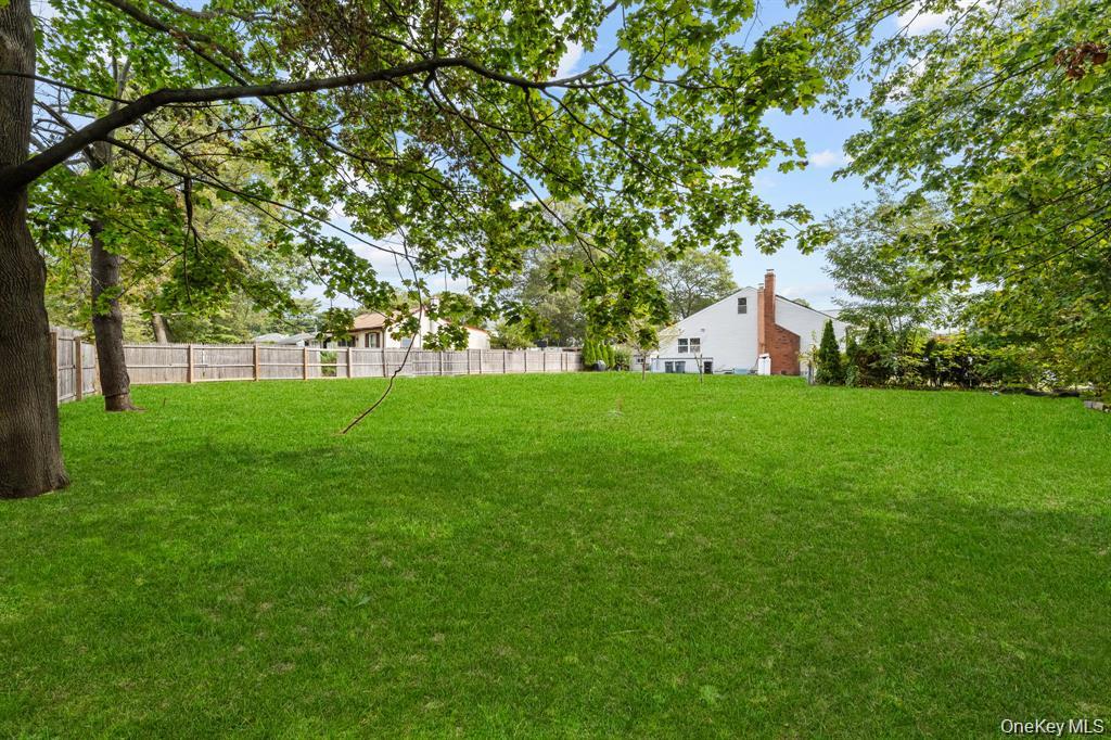 111 Cedar Oaks Avenue, Farmingville, NY 11738