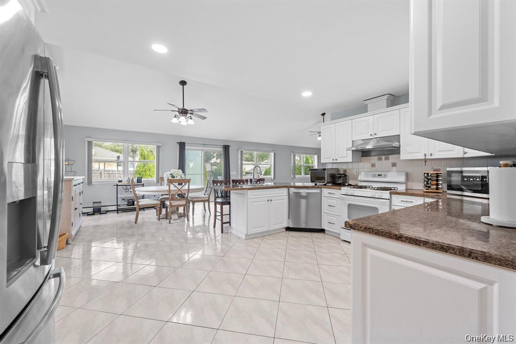 111 Cedar Oaks Avenue, Farmingville, NY 11738