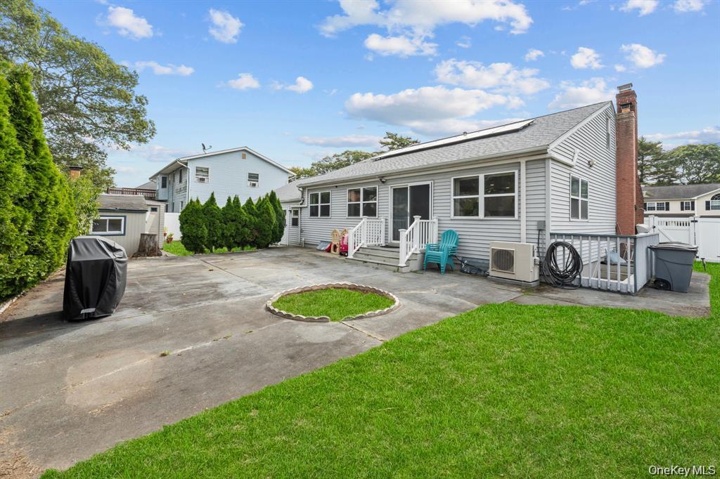 111 Cedar Oaks Avenue, Farmingville, NY 11738