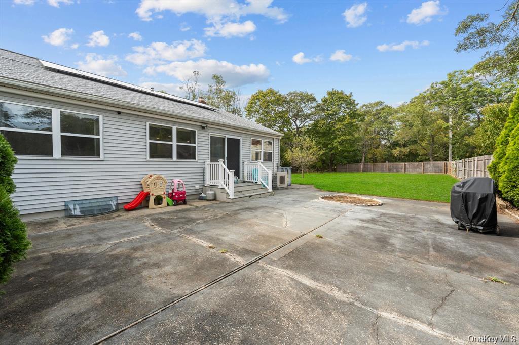 111 Cedar Oaks Avenue, Farmingville, NY 11738