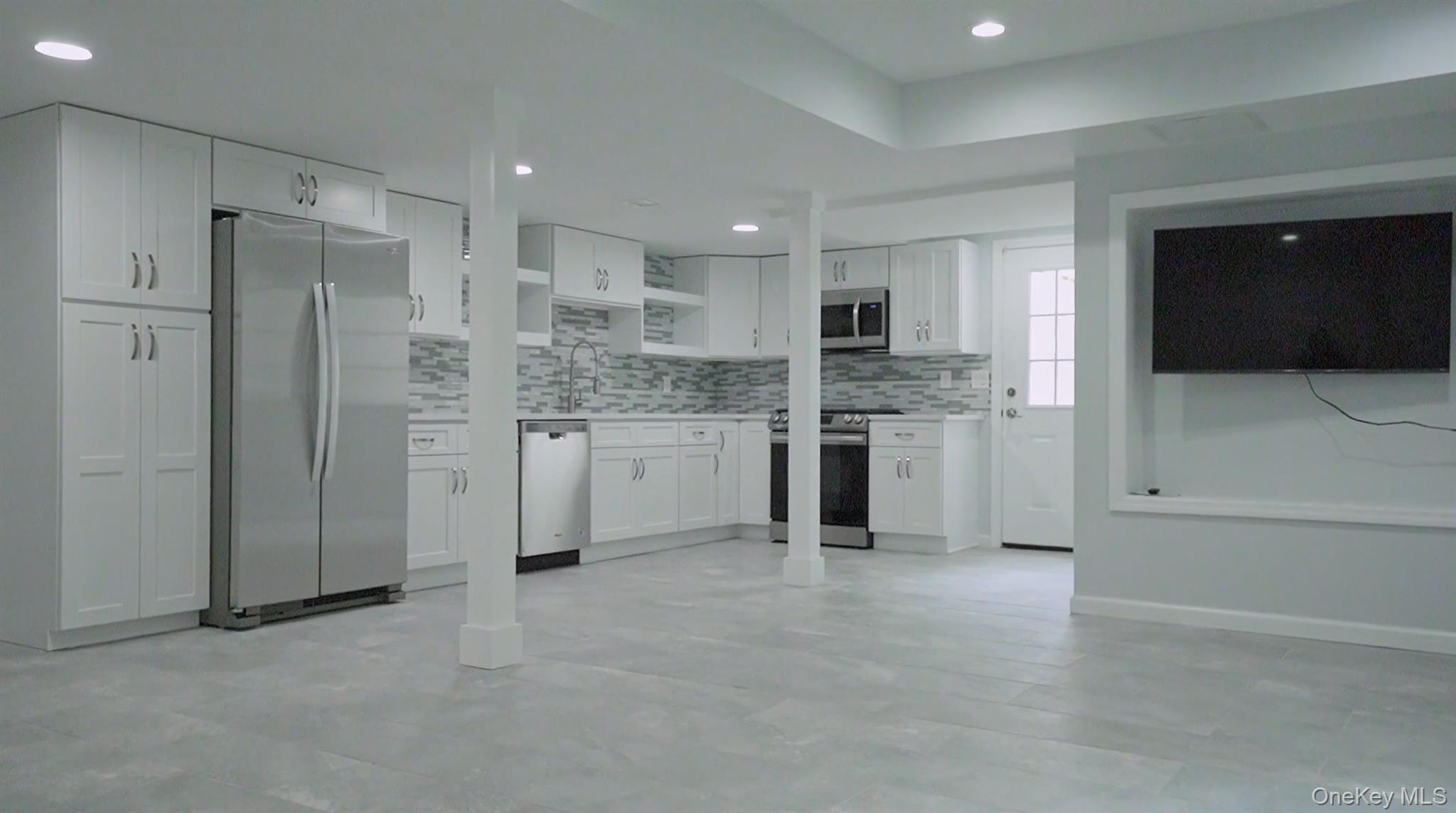 5 Mill Race Road, Hampton Bays, NY 11946