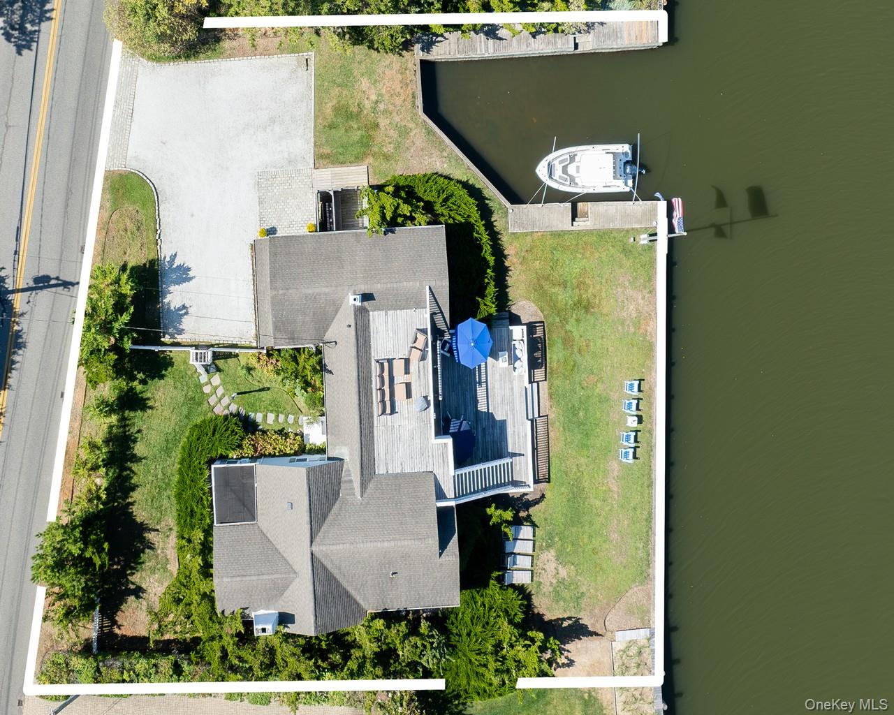 39 Dune Road, Quogue, NY 11959