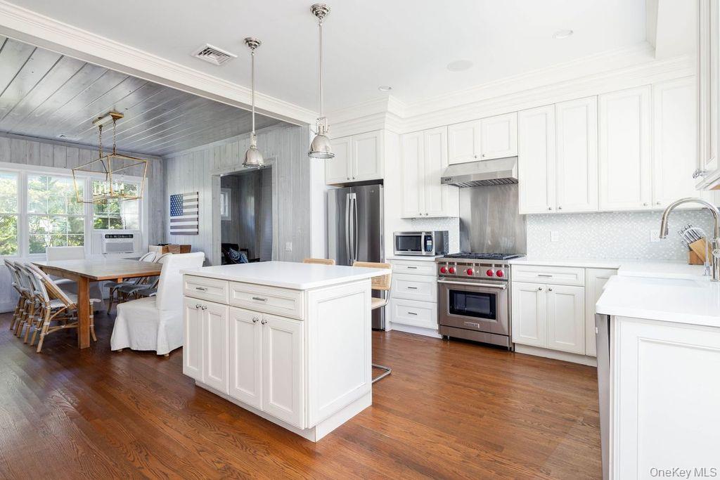 39 Dune Road, Quogue, NY 11959