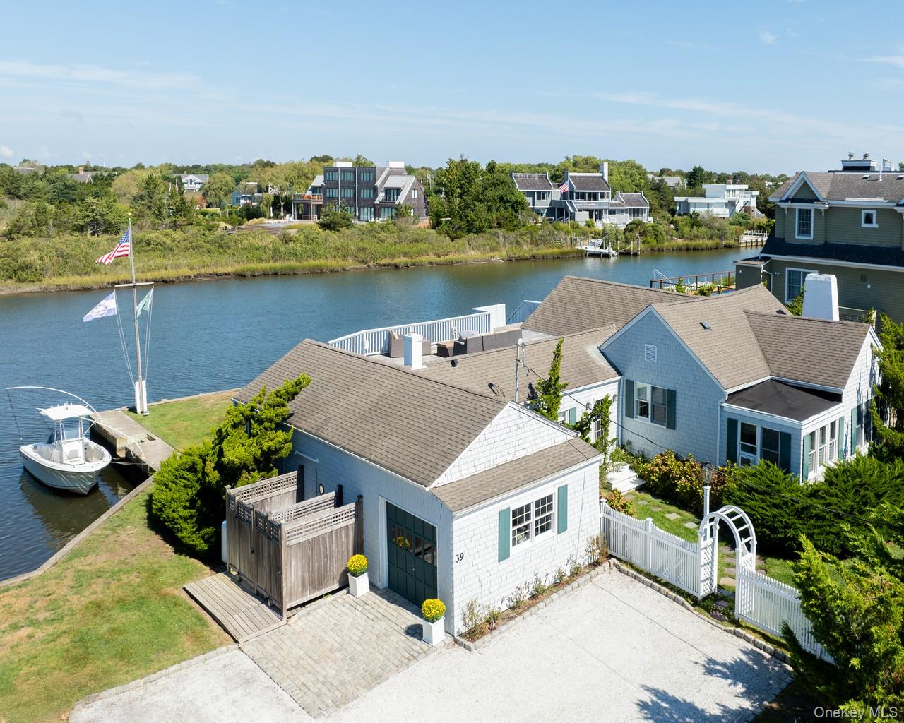 39 Dune Road, Quogue, NY 11959