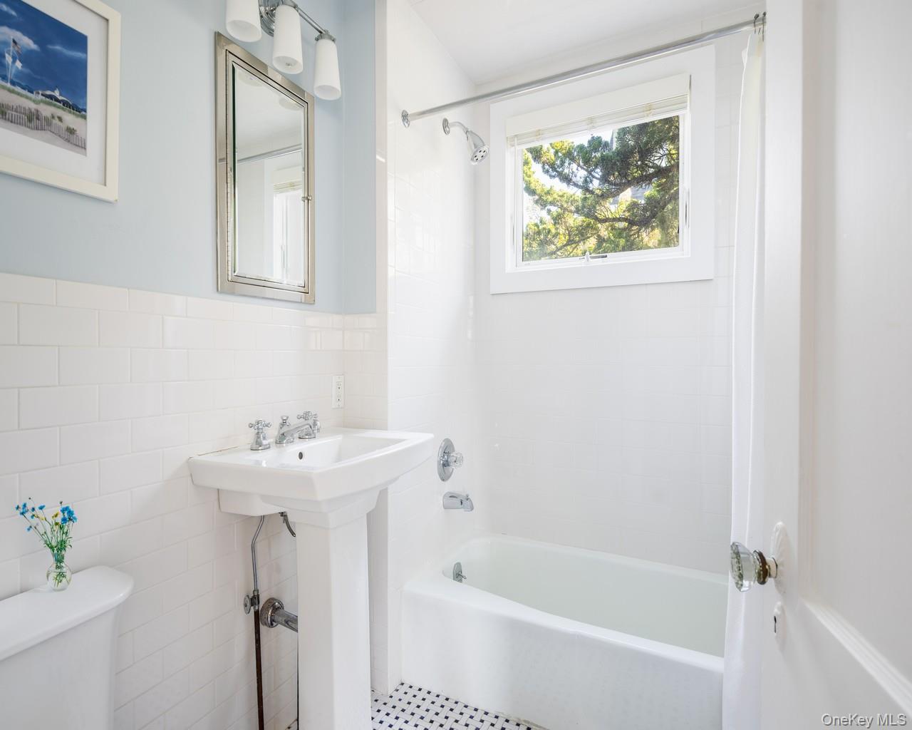 39 Dune Road, Quogue, NY 11959