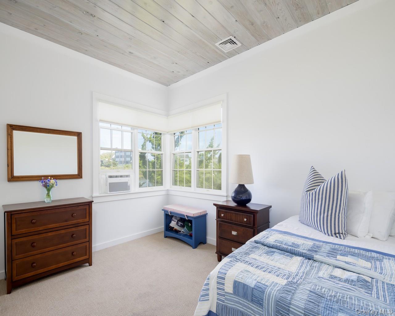 39 Dune Road, Quogue, NY 11959