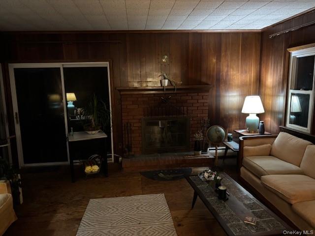 32 Copeland Place, Farmingdale, NY 11735