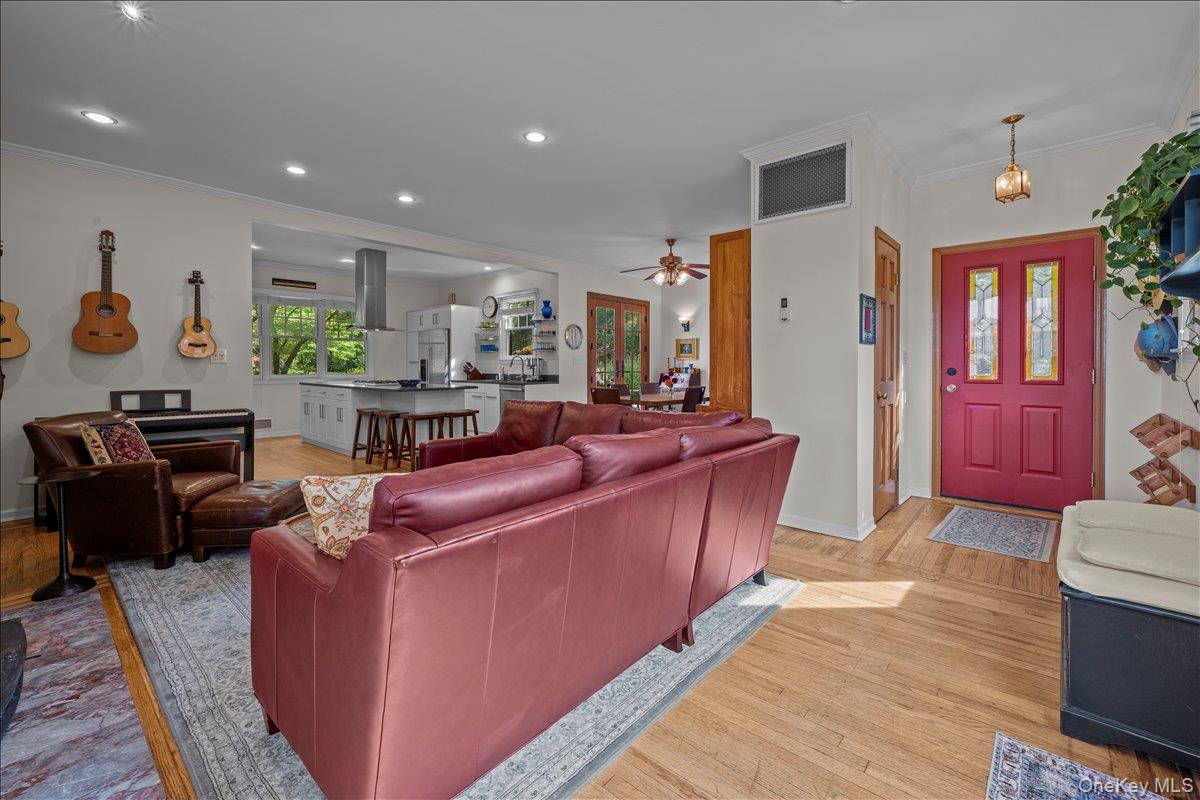 99 Pinecrest Parkway, Hastings-on-Hudson, NY 10706