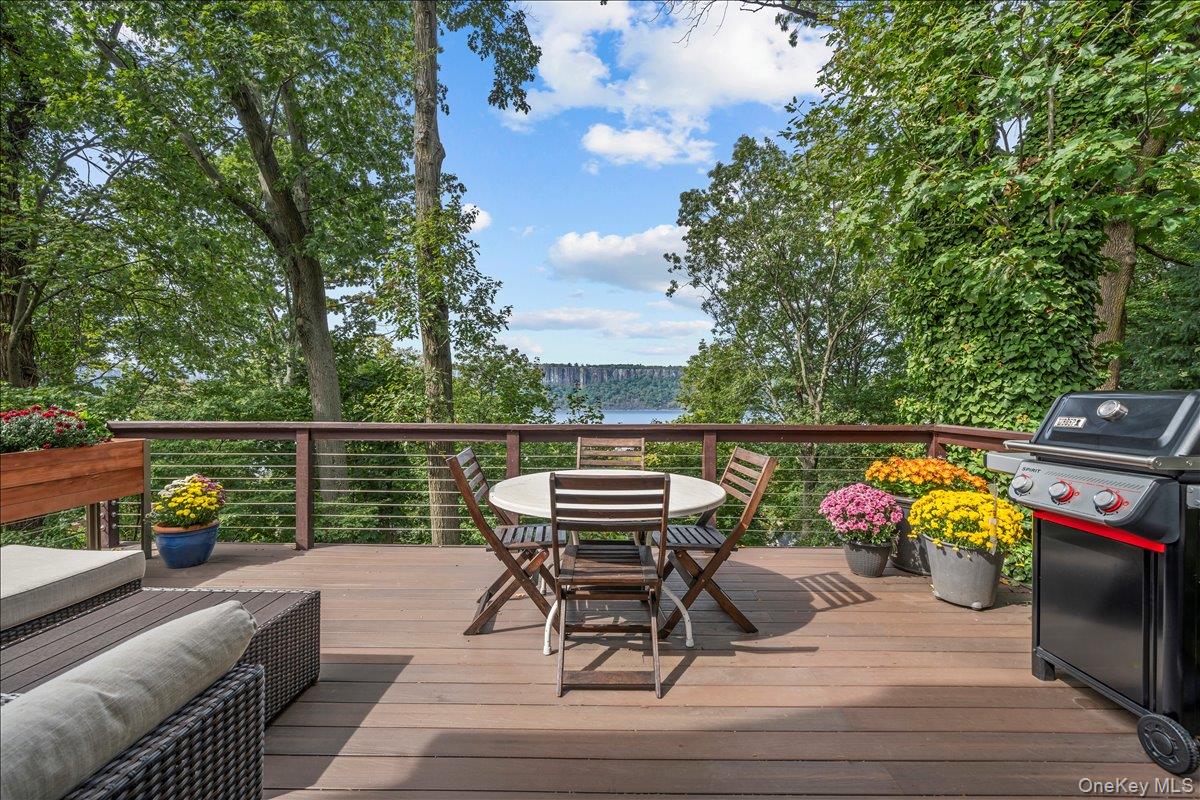 99 Pinecrest Parkway, Hastings-on-Hudson, NY 10706