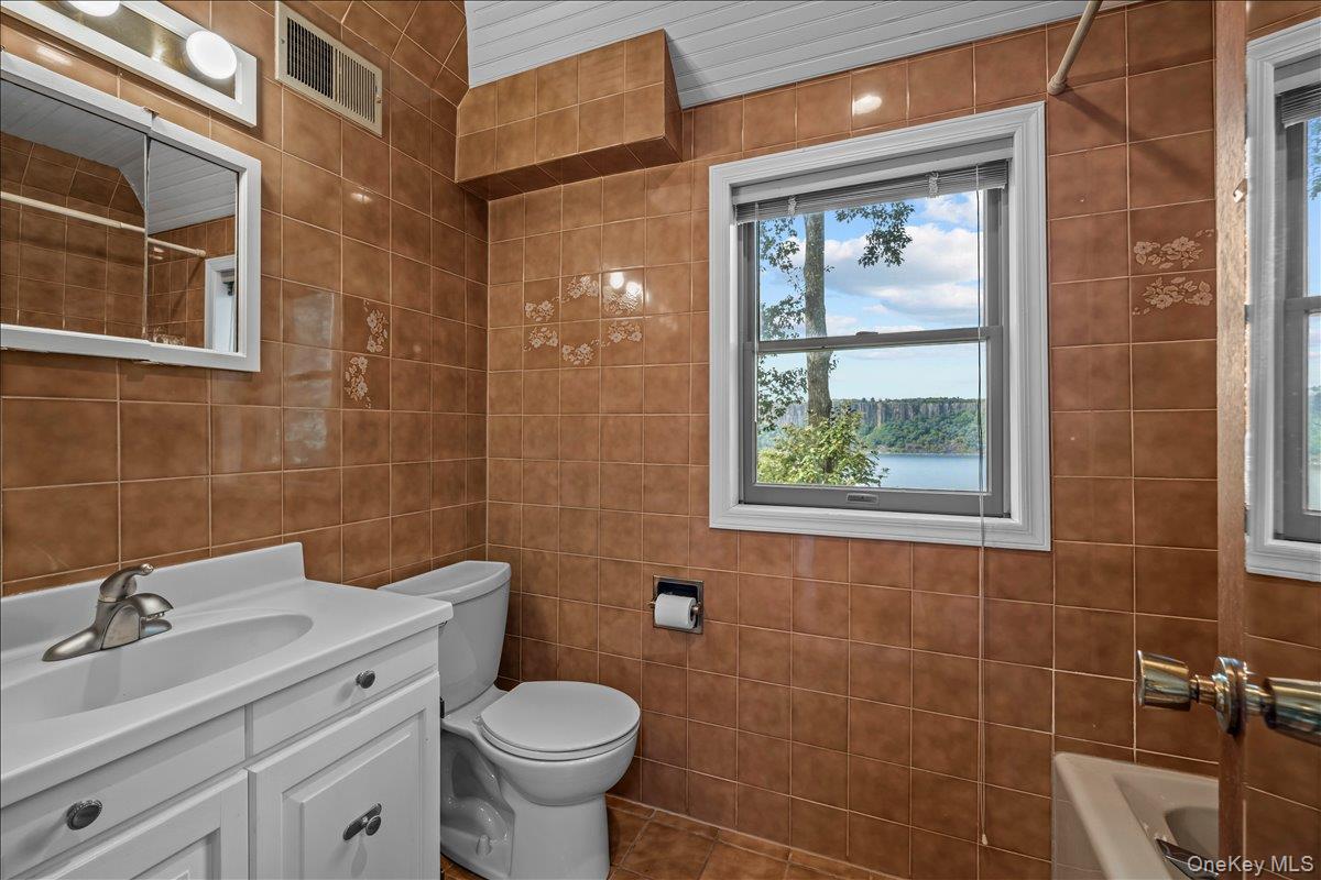 99 Pinecrest Parkway, Hastings-on-Hudson, NY 10706