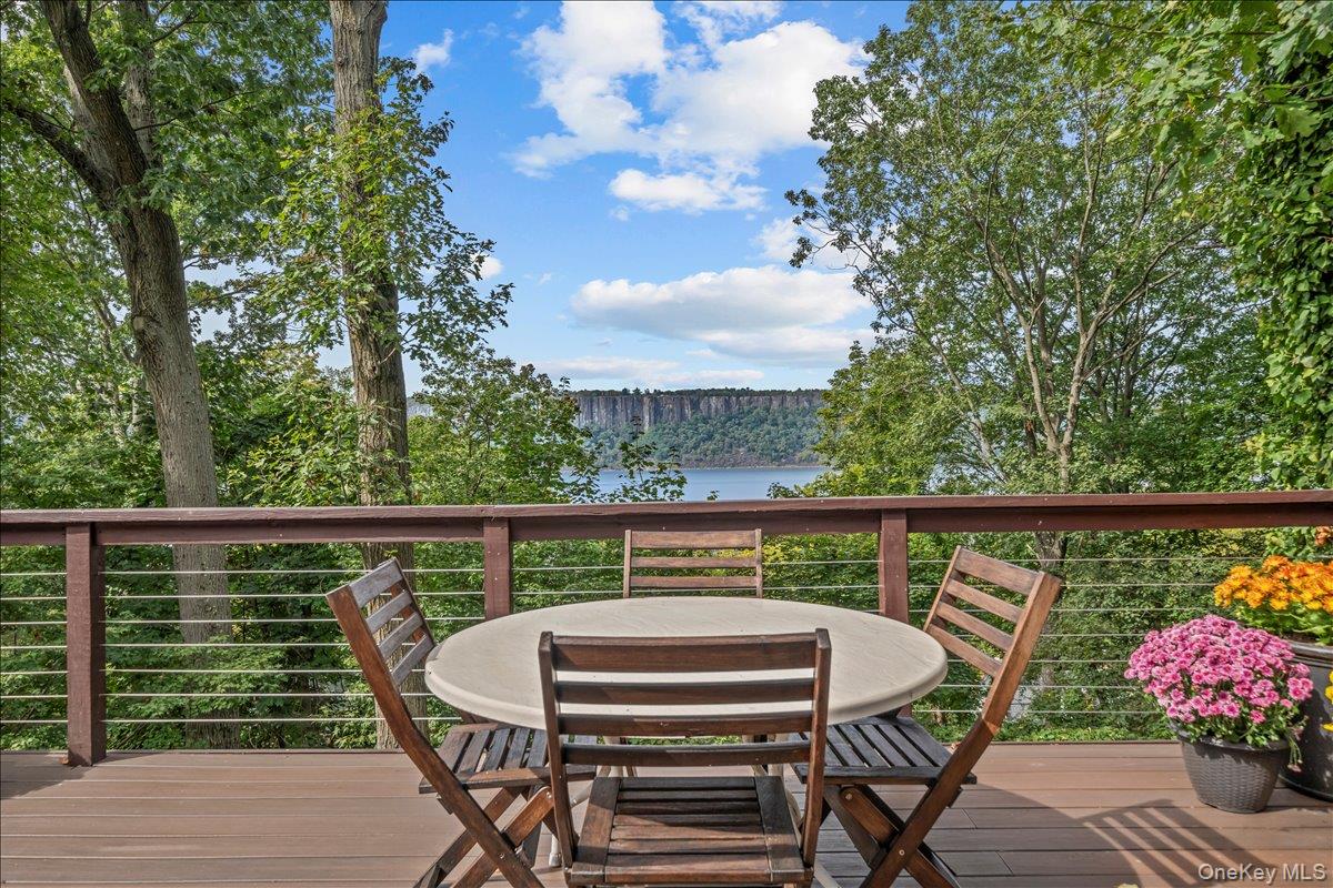 99 Pinecrest Parkway, Hastings-on-Hudson, NY 10706