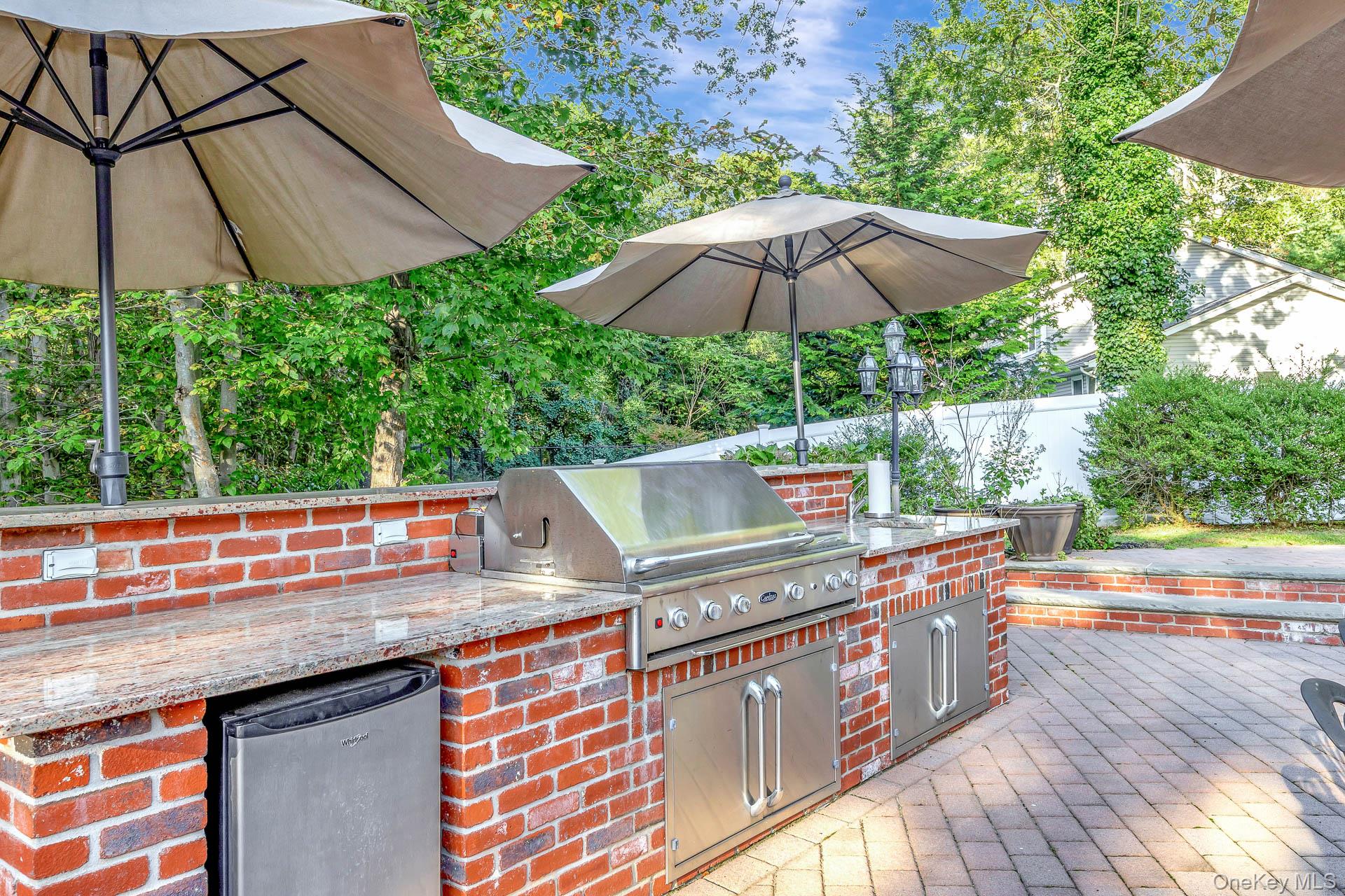 44 Twixt Hills Road, Saint James, NY 11780