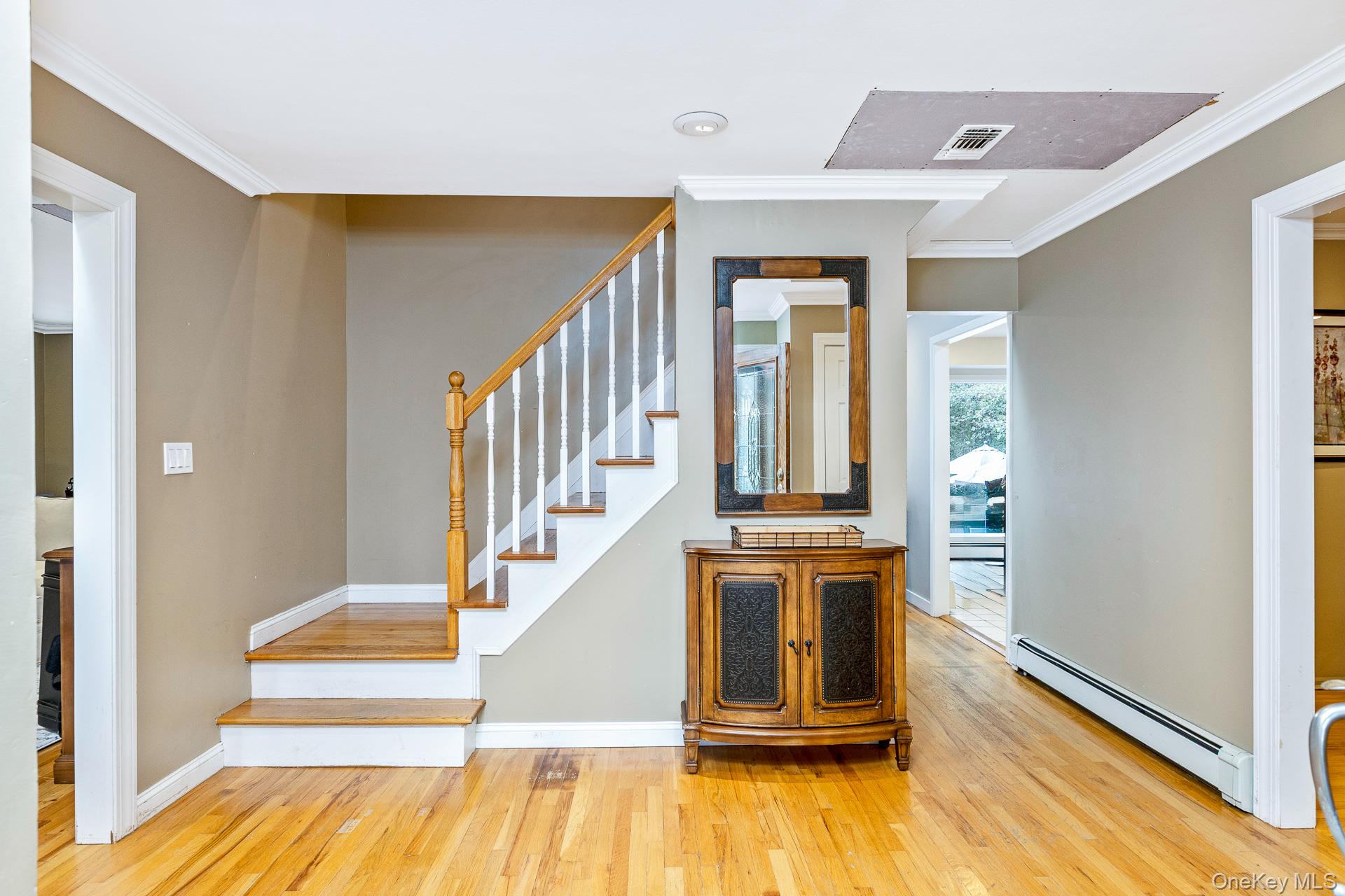 44 Twixt Hills Road, Saint James, NY 11780