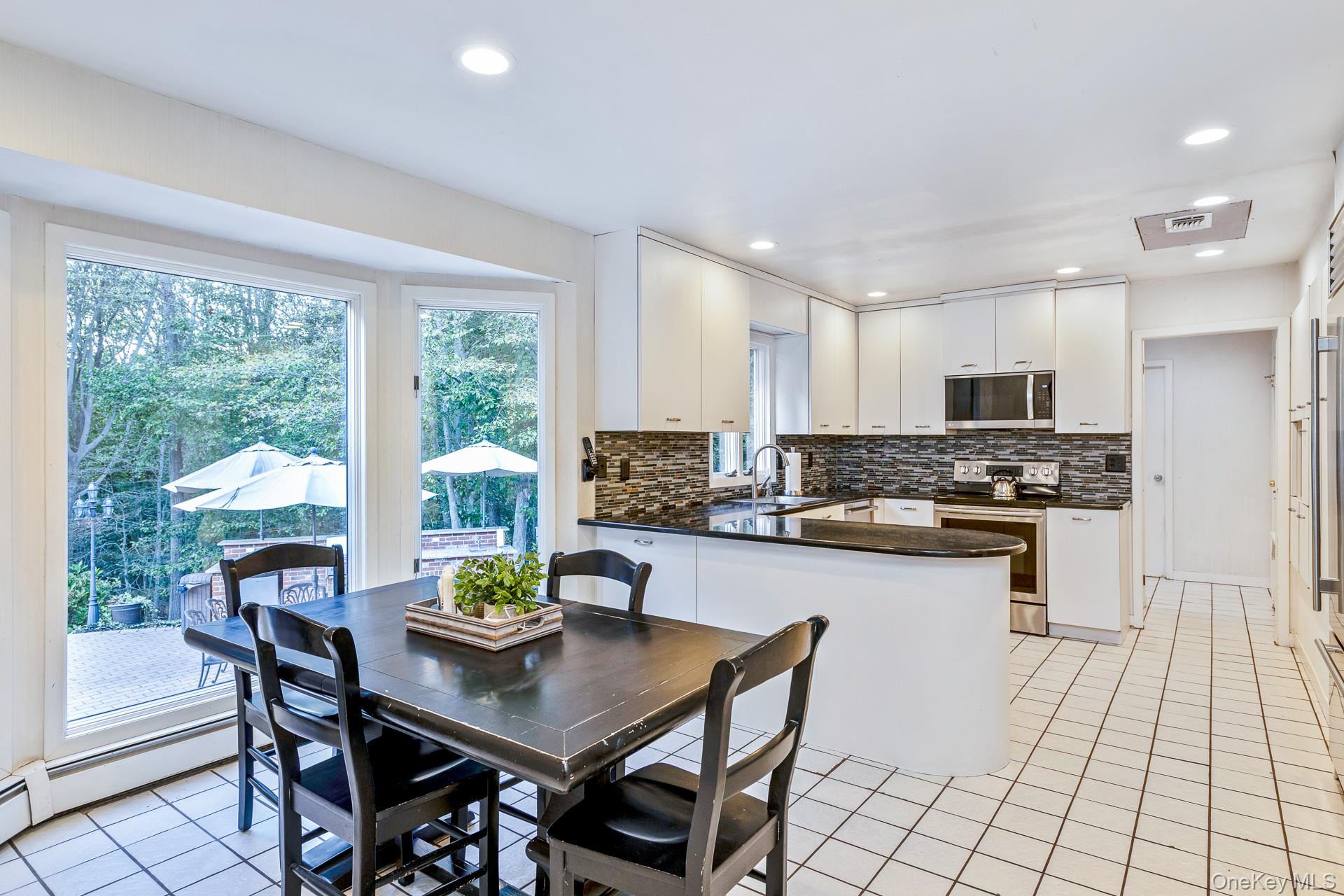 44 Twixt Hills Road, Saint James, NY 11780