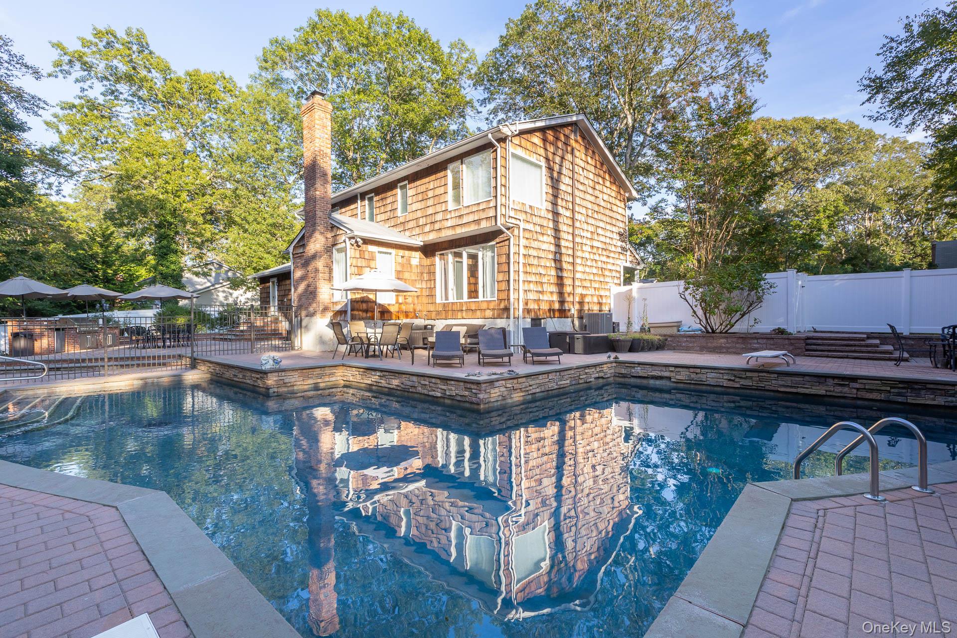 44 Twixt Hills Road, Saint James, NY 11780