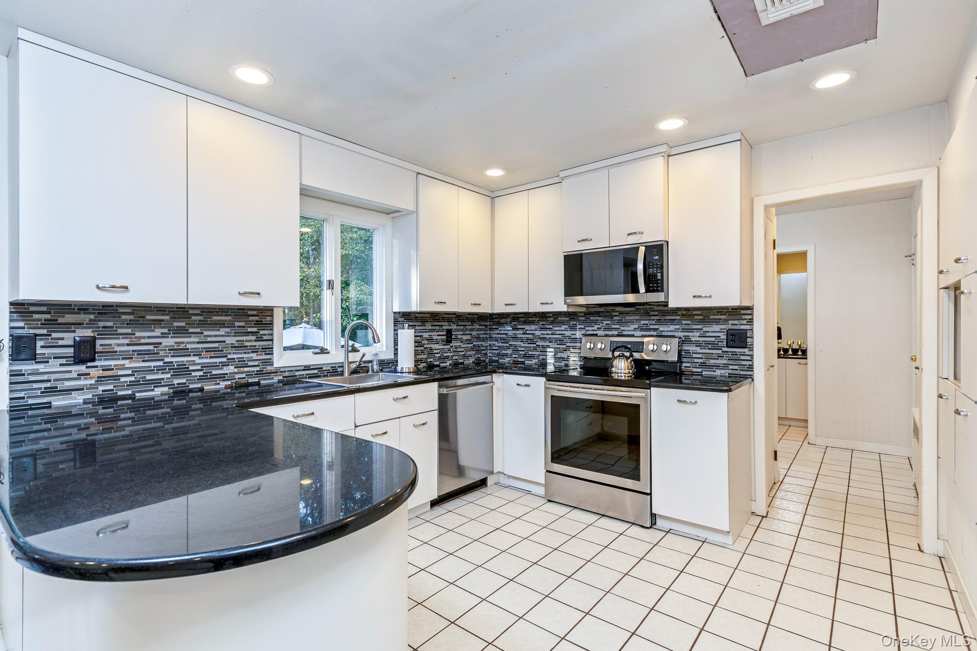 44 Twixt Hills Road, Saint James, NY 11780