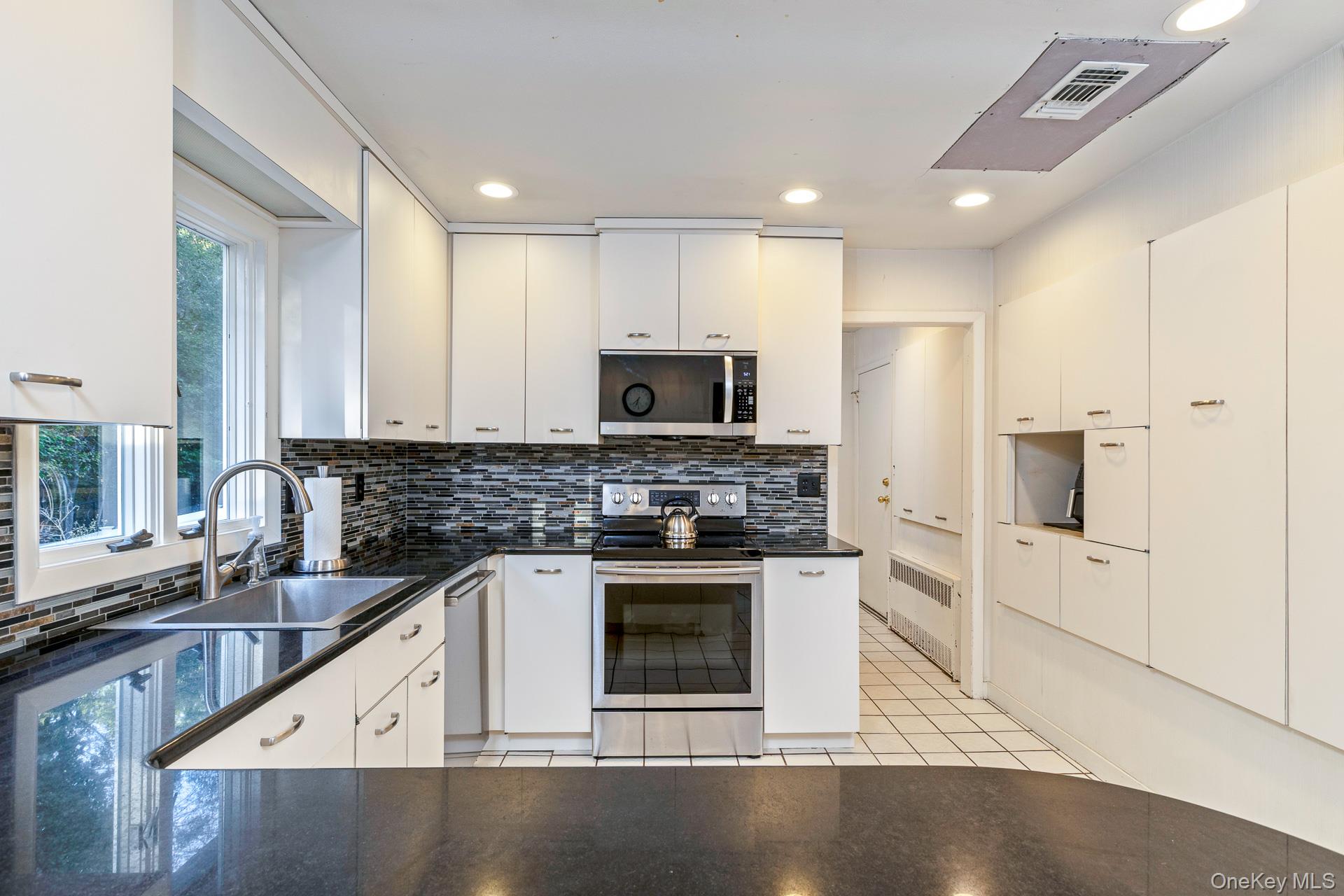 44 Twixt Hills Road, Saint James, NY 11780