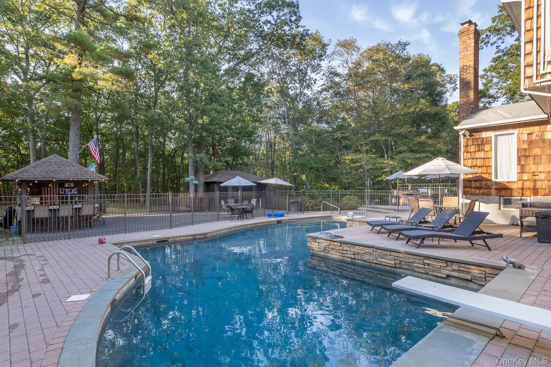 44 Twixt Hills Road, Saint James, NY 11780