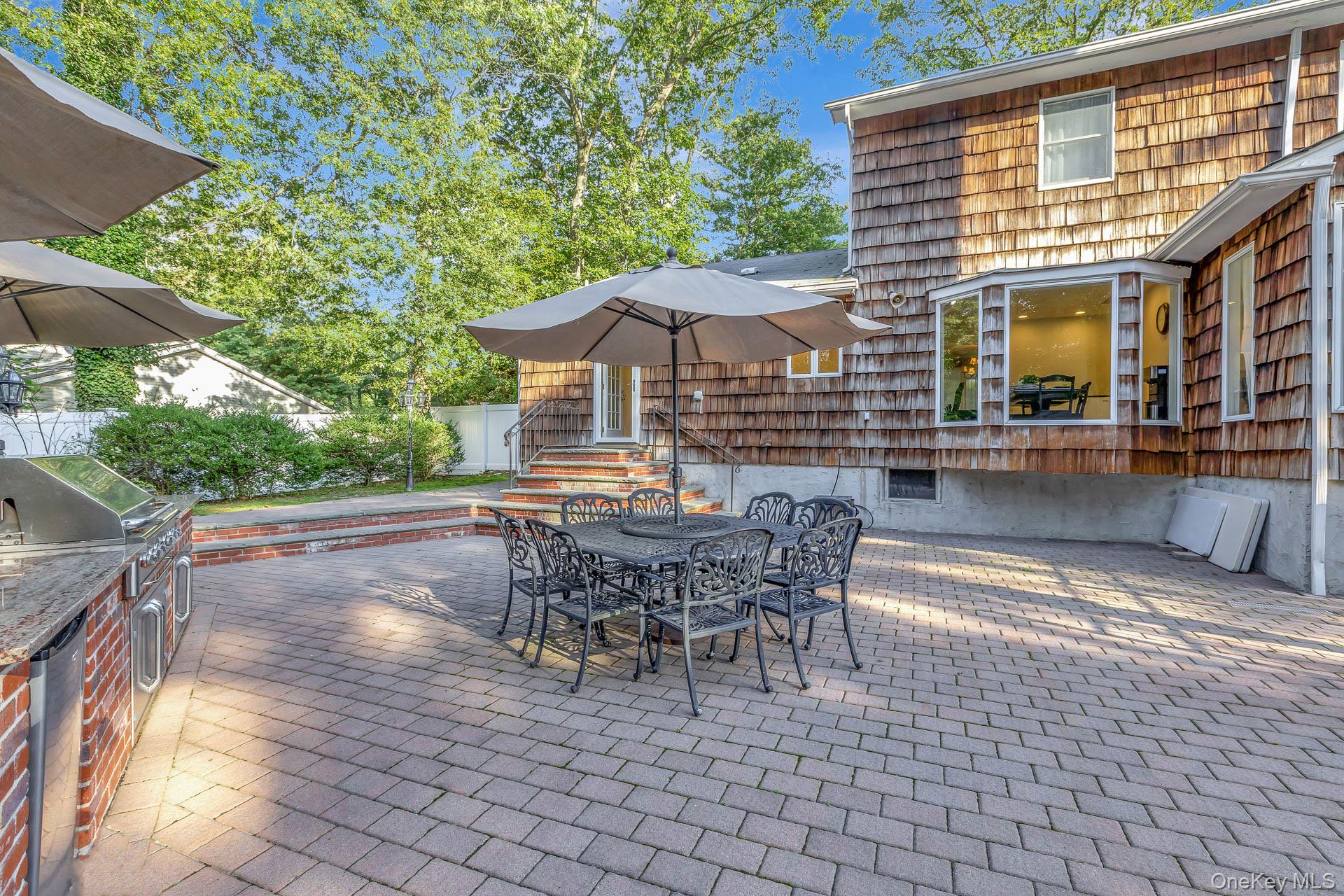 44 Twixt Hills Road, Saint James, NY 11780