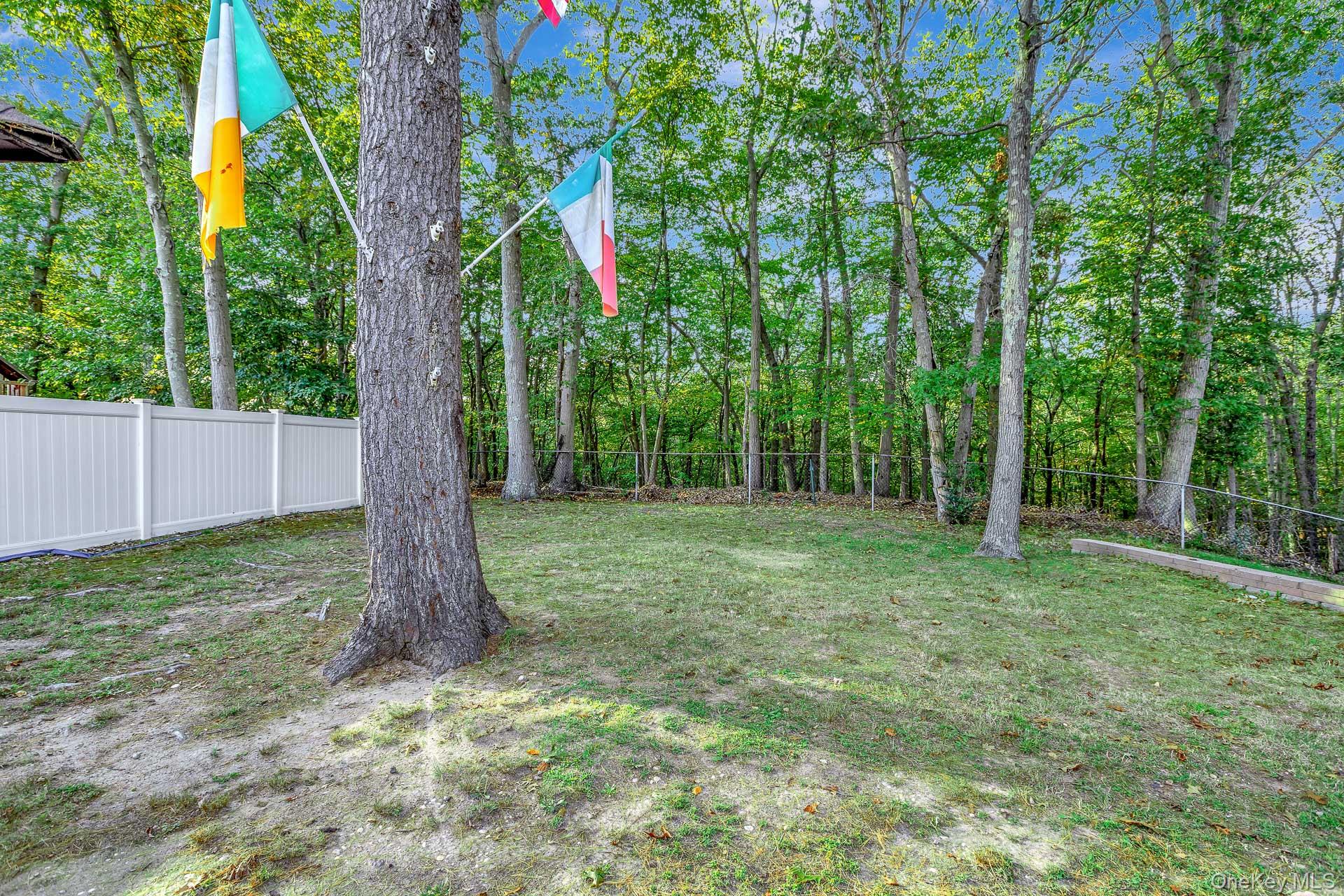 44 Twixt Hills Road, Saint James, NY 11780