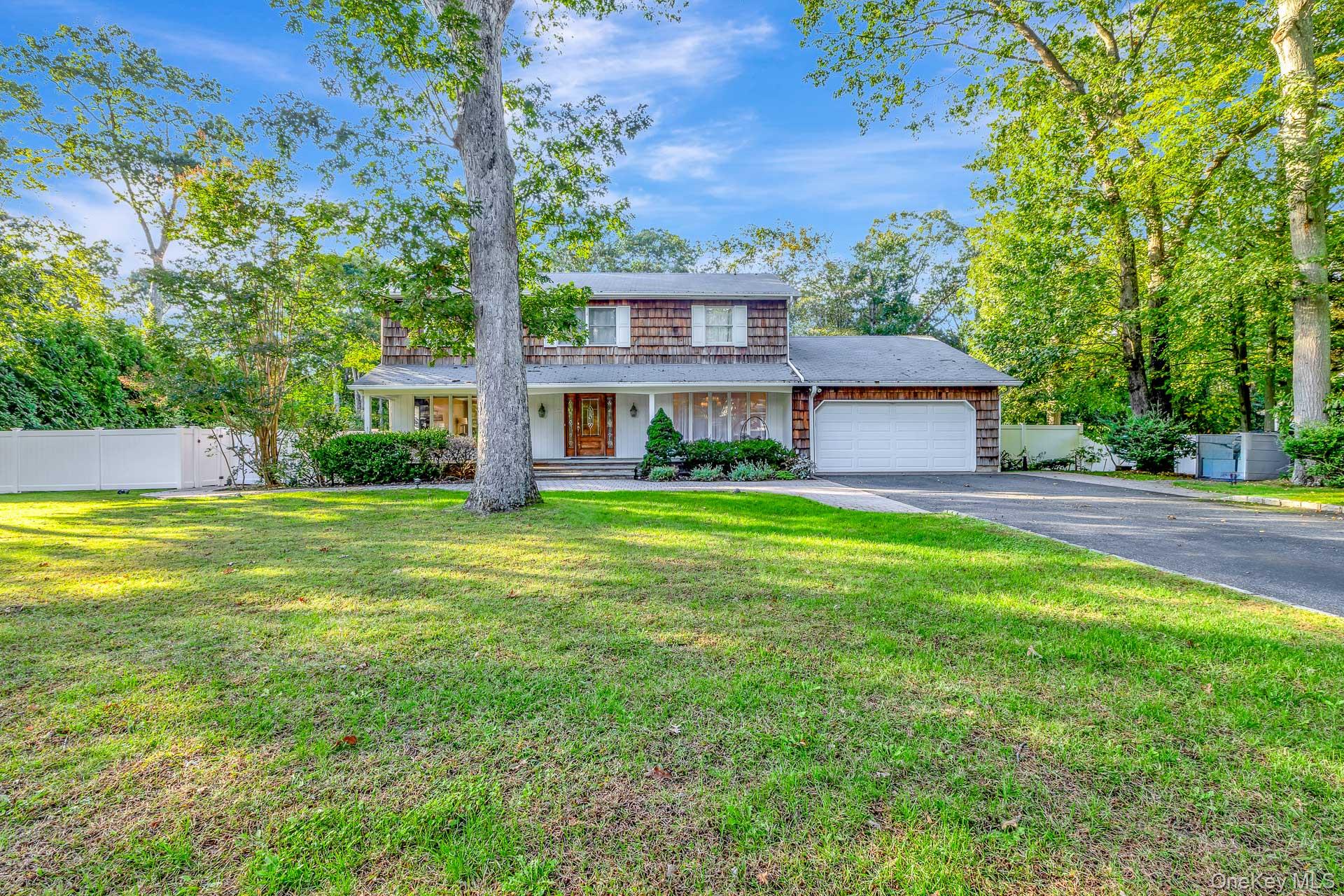 44 Twixt Hills Road, Saint James, NY 11780