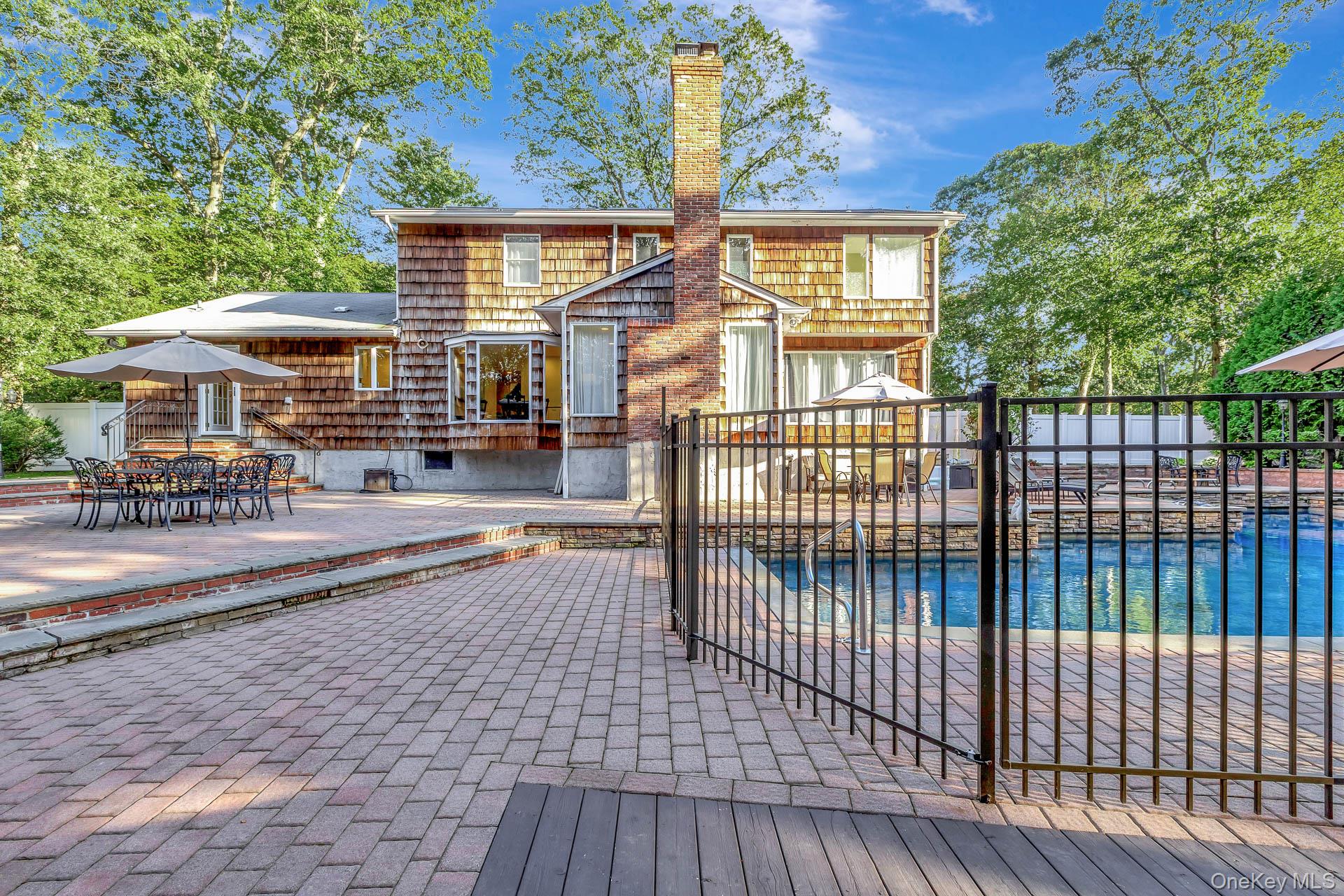 44 Twixt Hills Road, Saint James, NY 11780