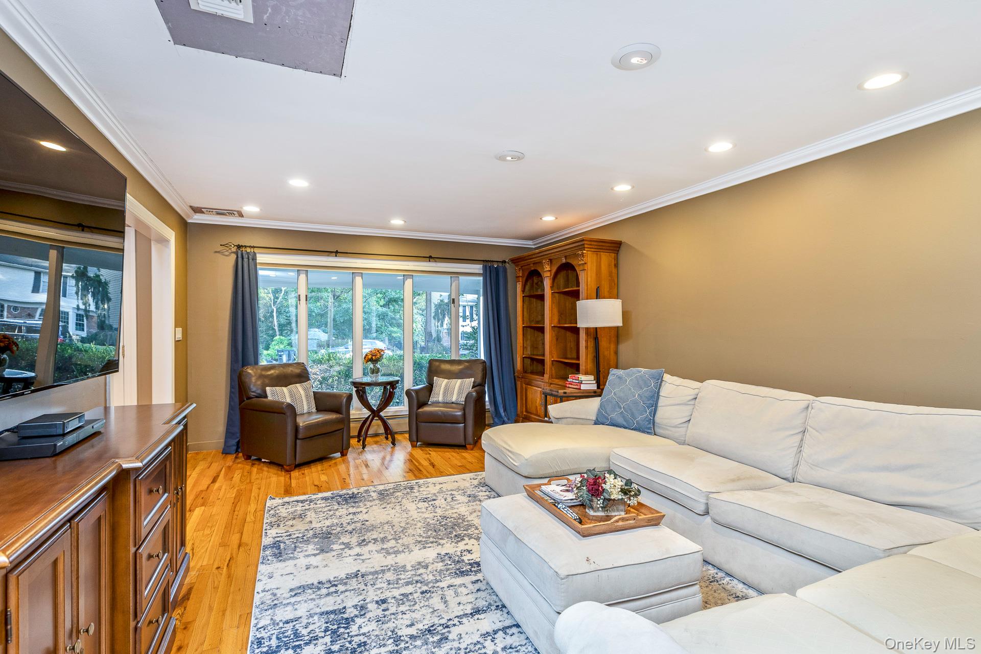 44 Twixt Hills Road, Saint James, NY 11780