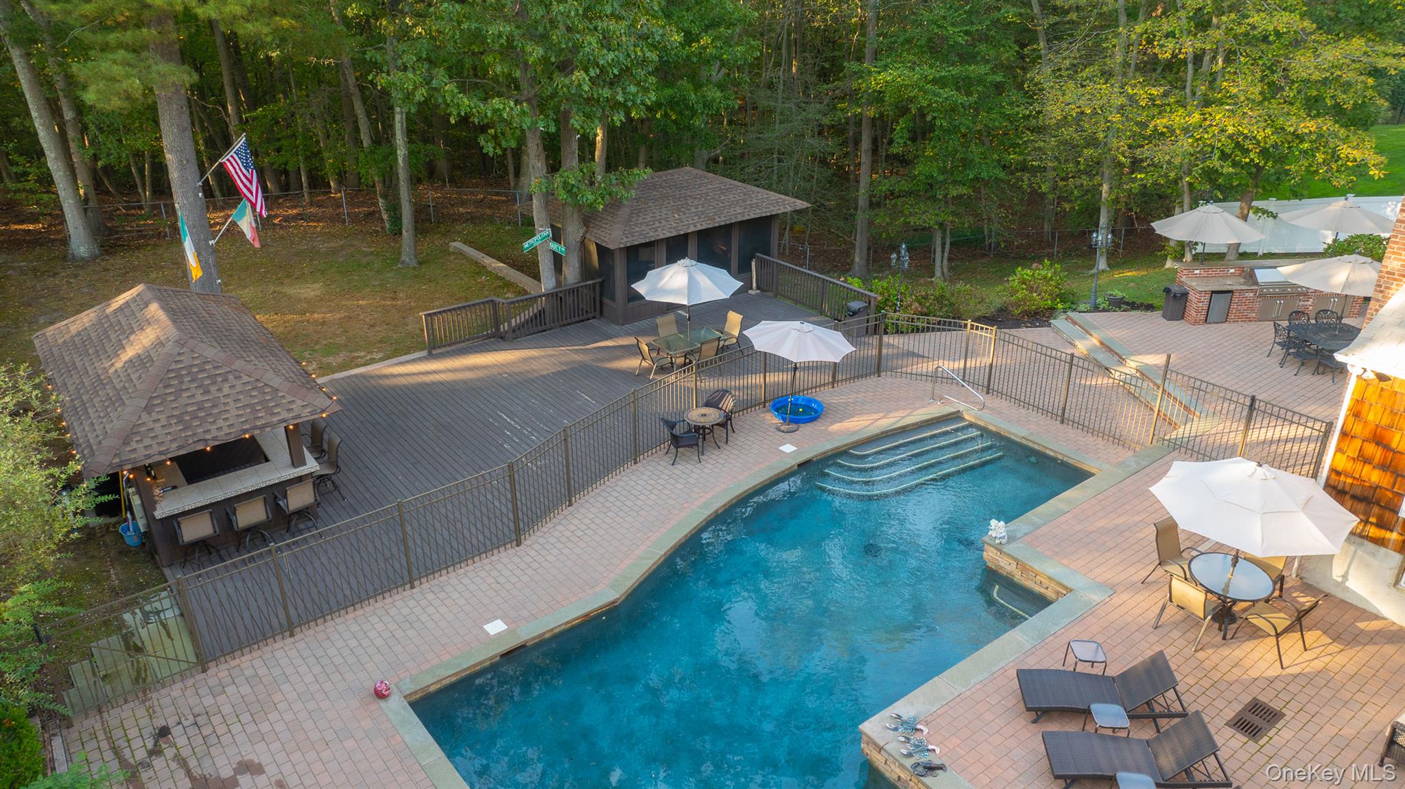 44 Twixt Hills Road, Saint James, NY 11780