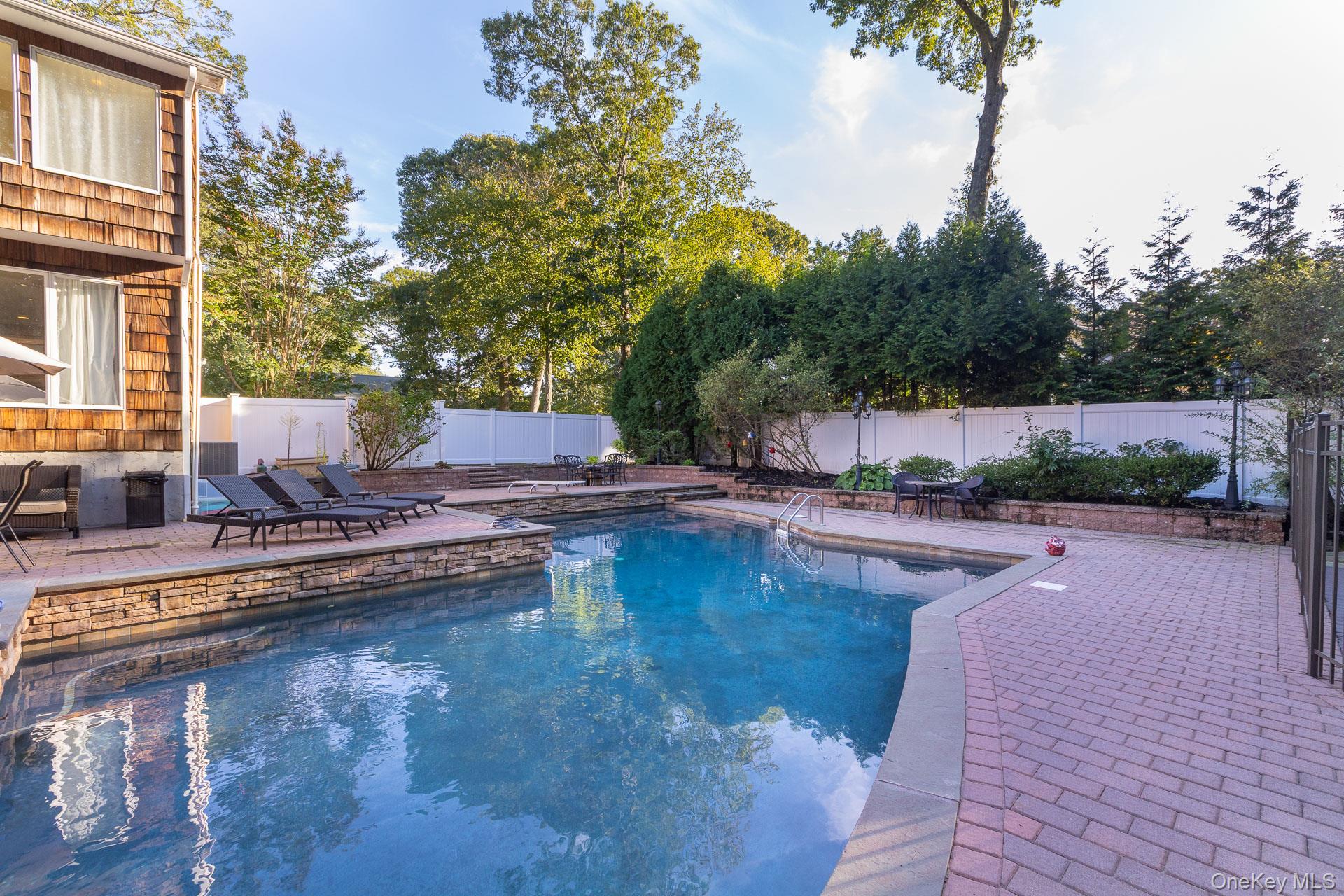 44 Twixt Hills Road, Saint James, NY 11780