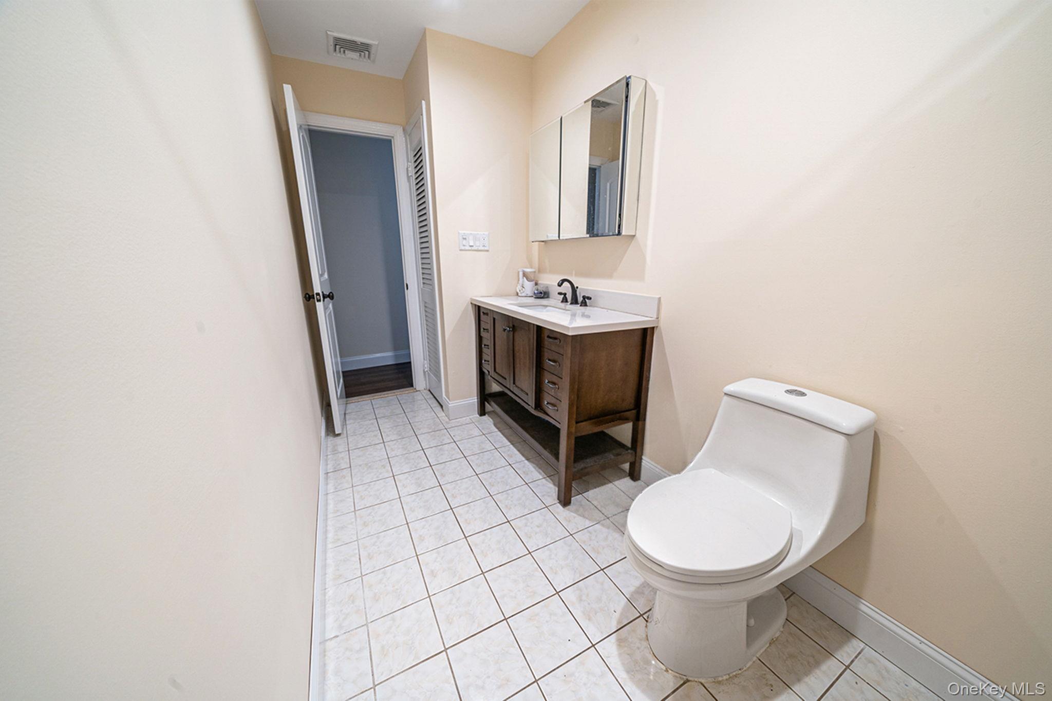 64 Ridgedale Avenue, Farmingville, NY 11738