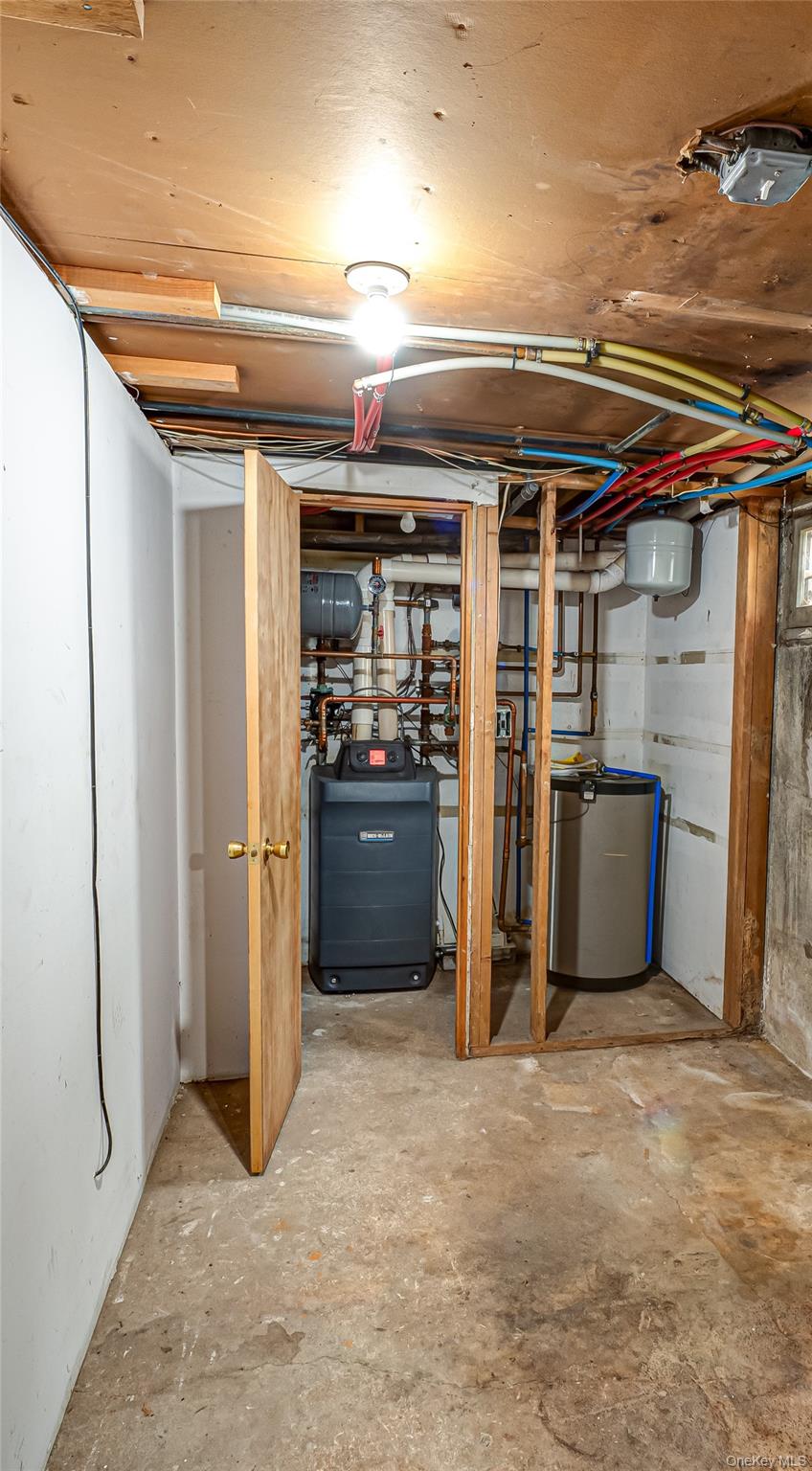 1872 Park Drive, Seaford, NY 11783