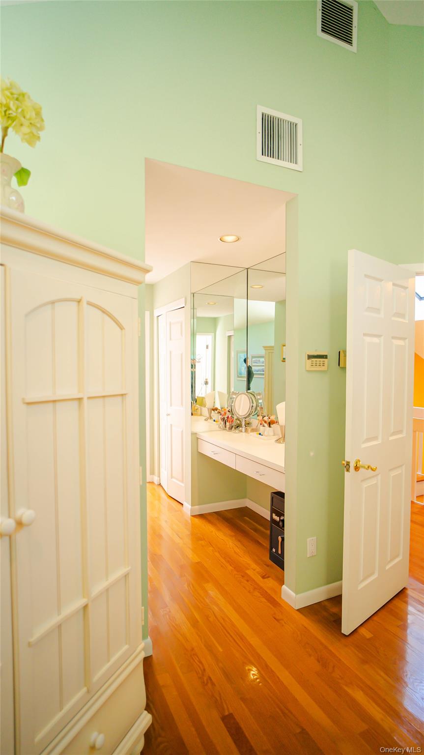 62 Burton Lane, Commack, NY 11725