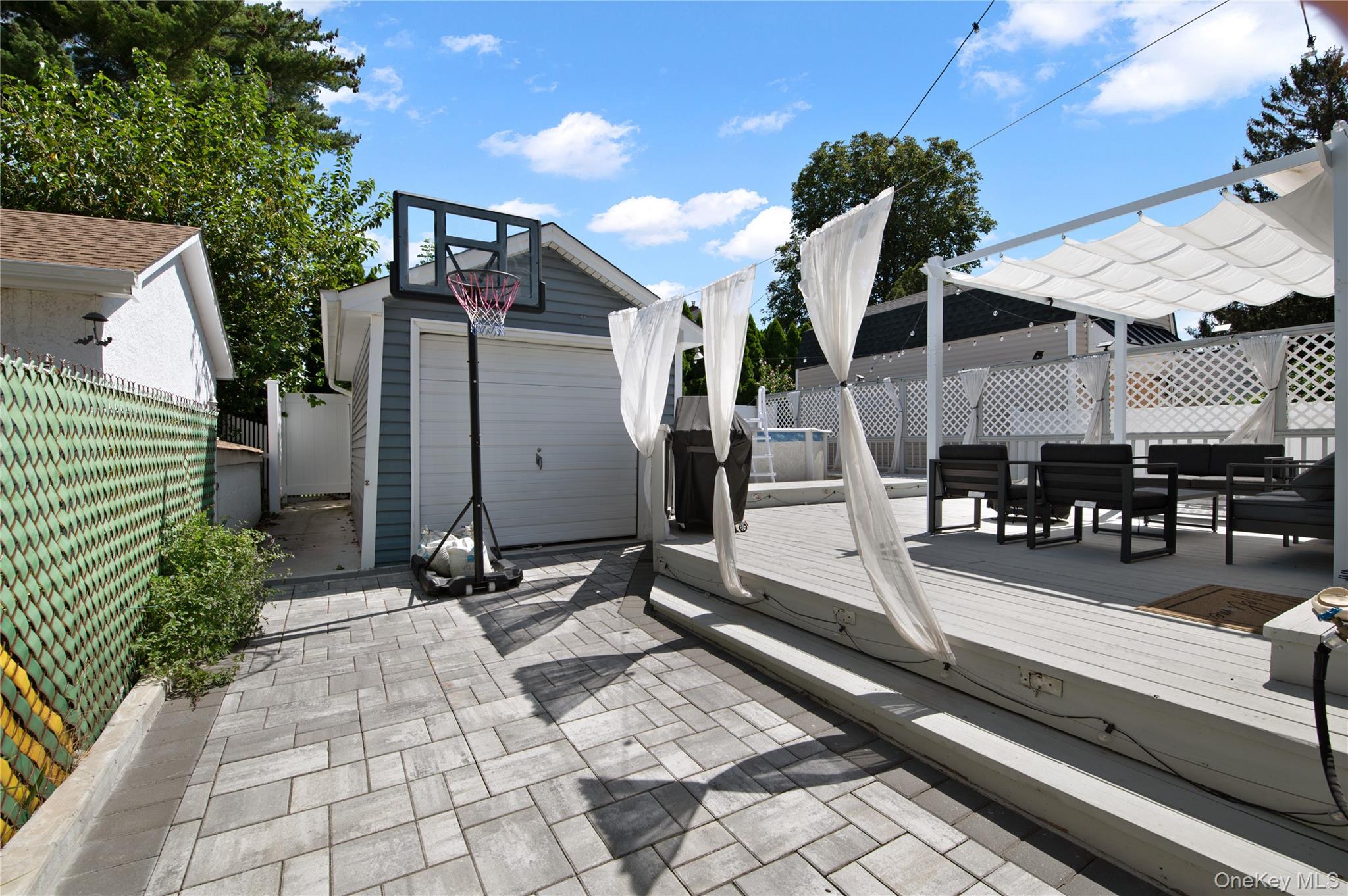 408 Wellington Road, Mineola, NY 11501