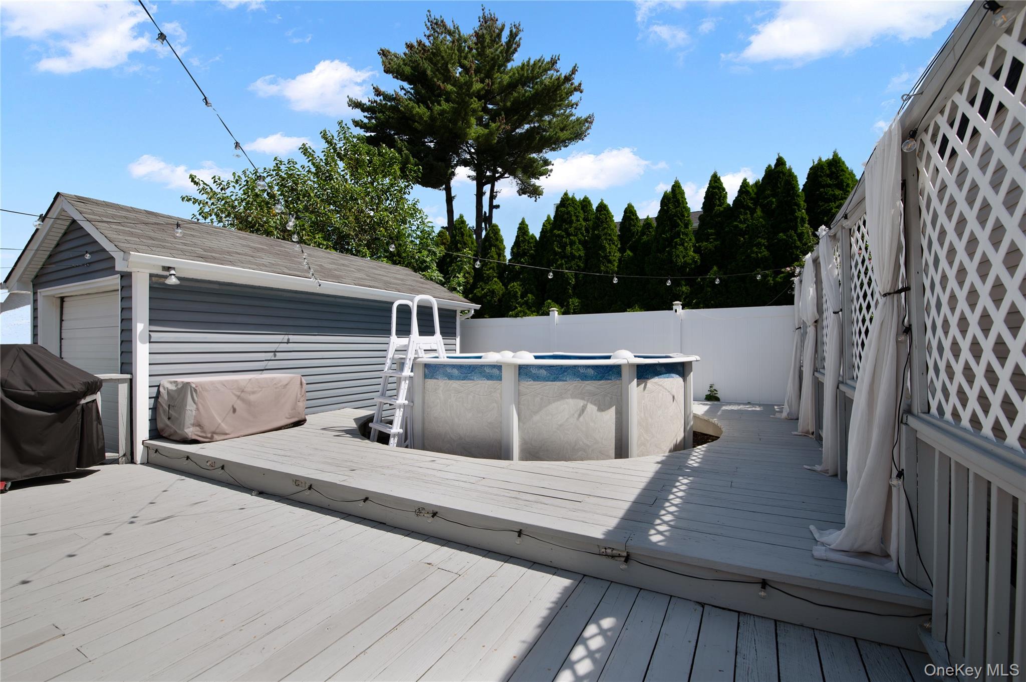 408 Wellington Road, Mineola, NY 11501