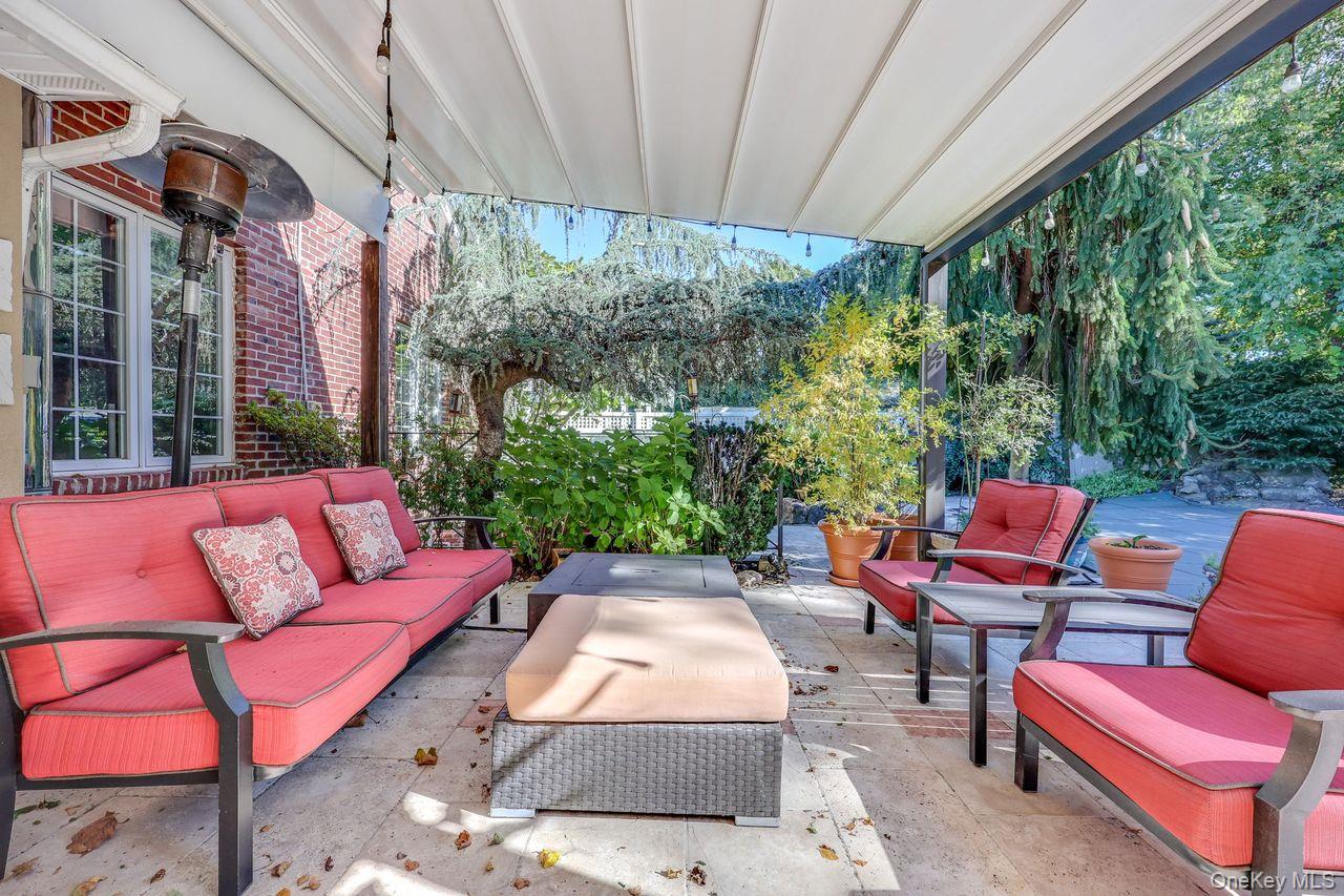 101 Harold Road, Woodmere, NY 11598