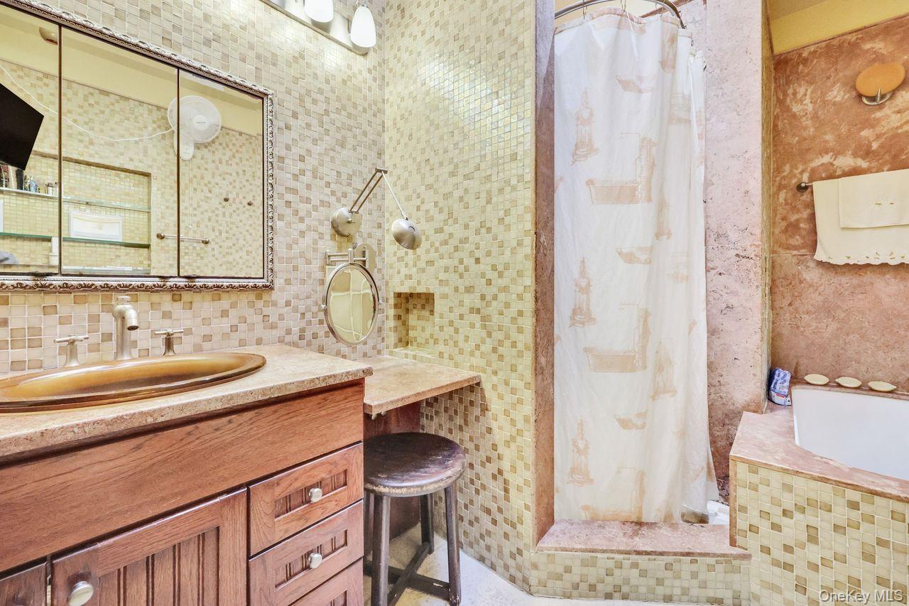 101 Harold Road, Woodmere, NY 11598