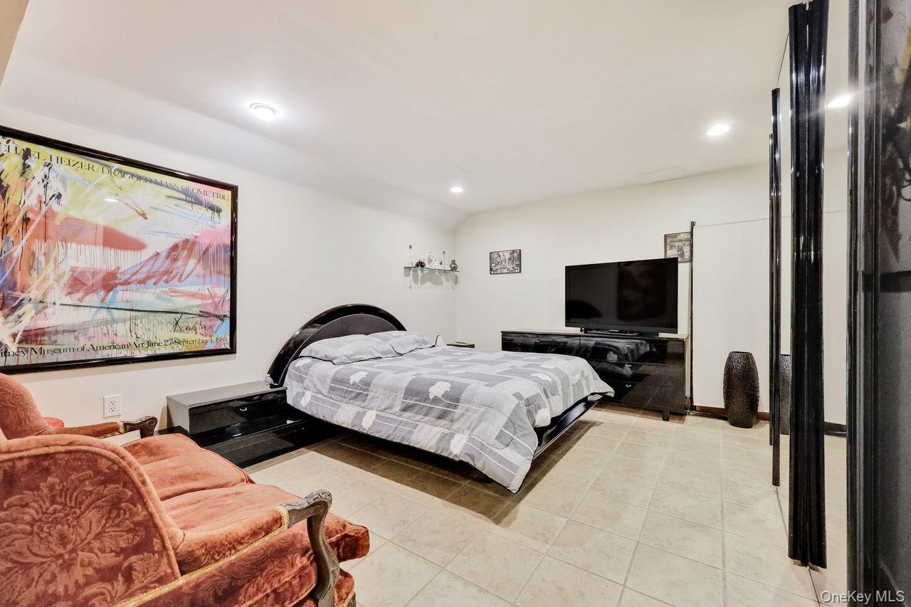 101 Harold Road, Woodmere, NY 11598