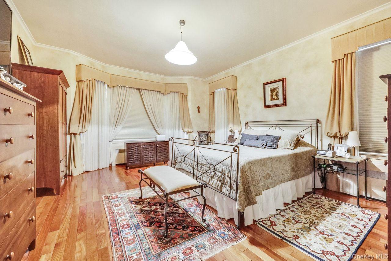 101 Harold Road, Woodmere, NY 11598