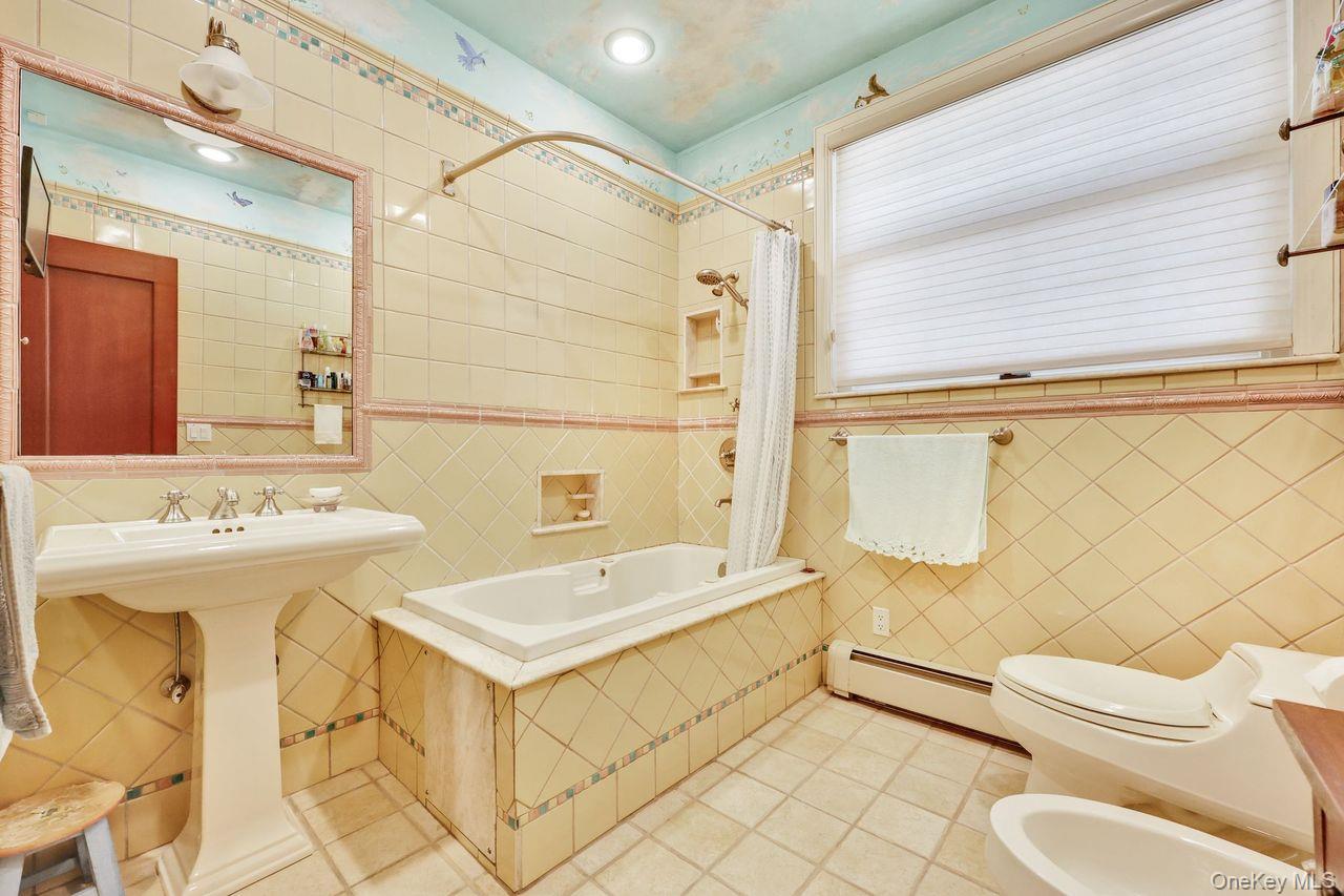 101 Harold Road, Woodmere, NY 11598