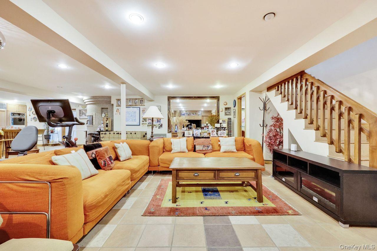 101 Harold Road, Woodmere, NY 11598