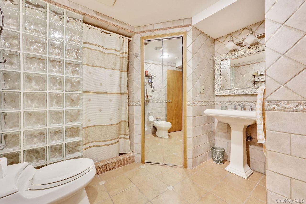 101 Harold Road, Woodmere, NY 11598