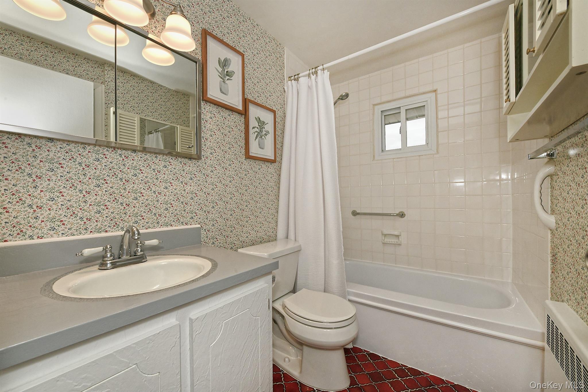 28 Halcourt Drive, Plainview, NY 11803